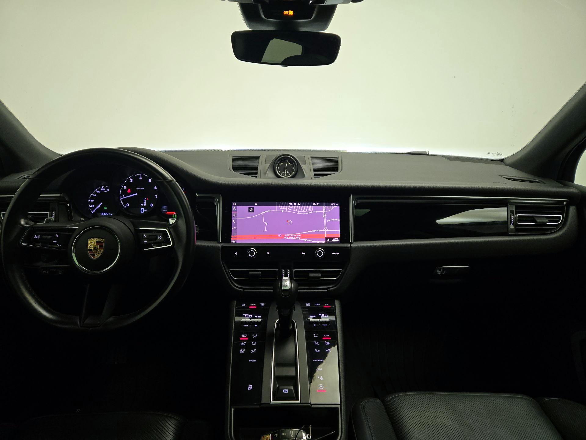 Thumbnail: 2023 Porsche Macan - 9