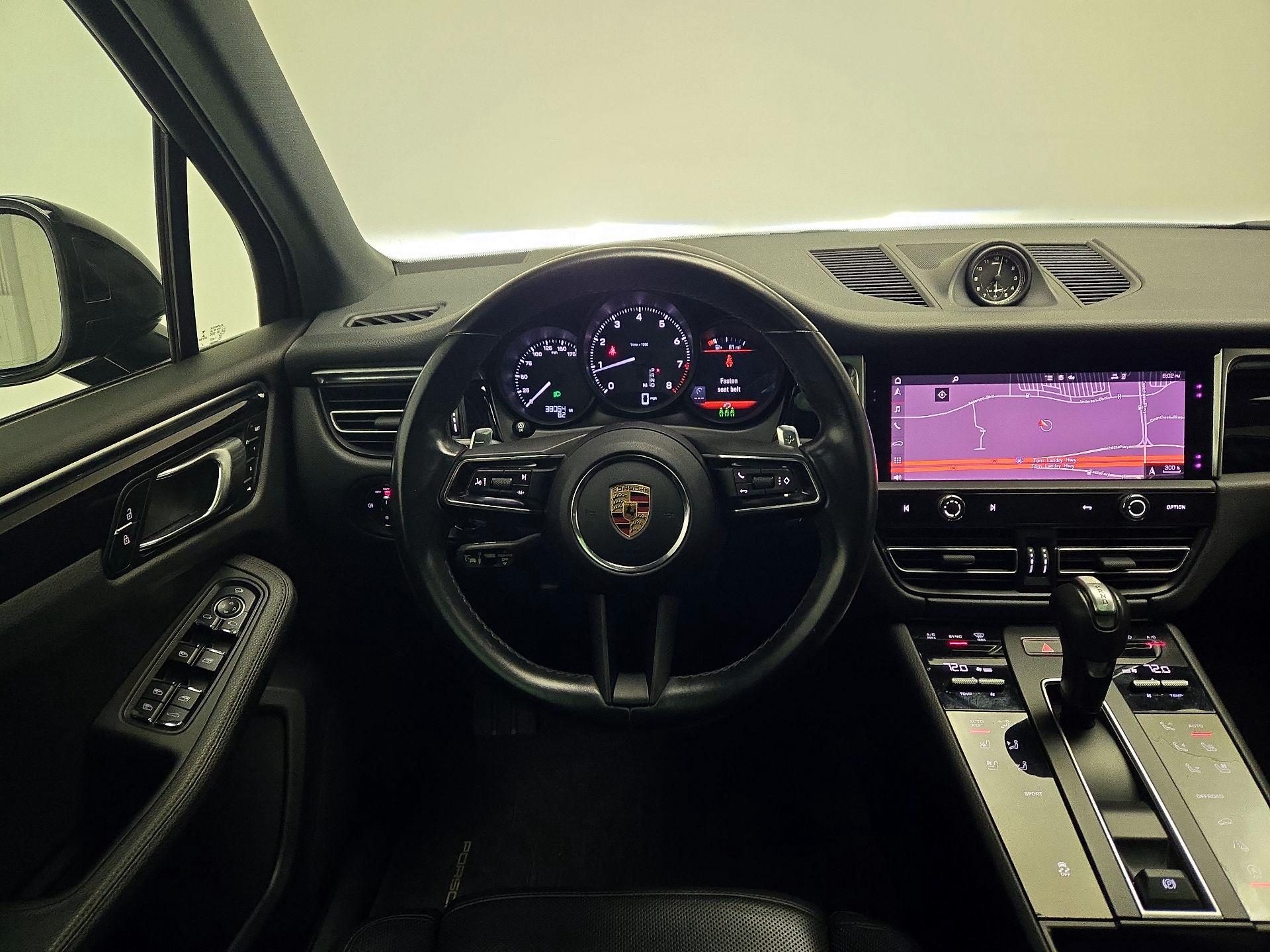 Thumbnail: 2023 Porsche Macan - 10