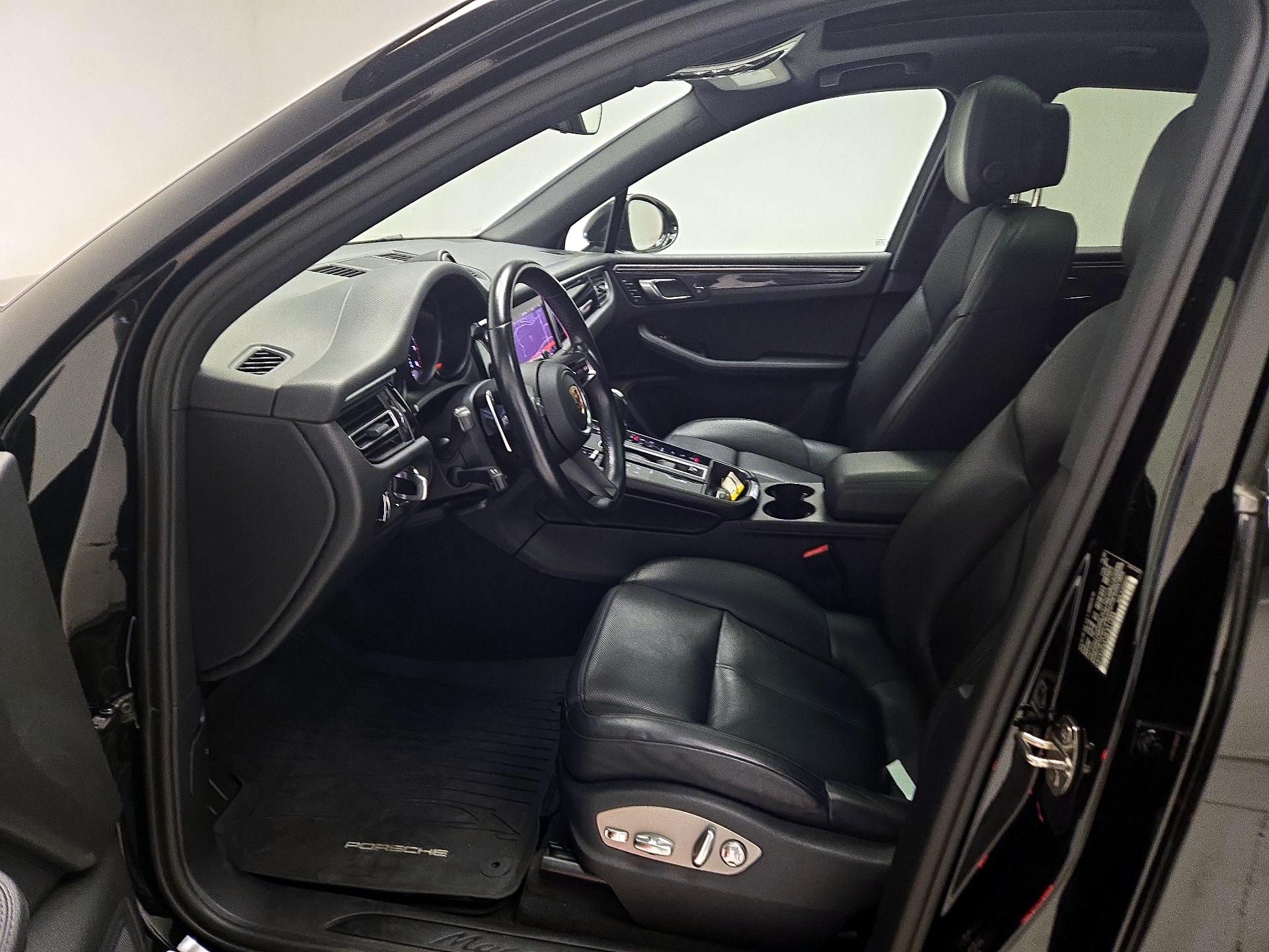 Thumbnail: 2023 Porsche Macan - 11