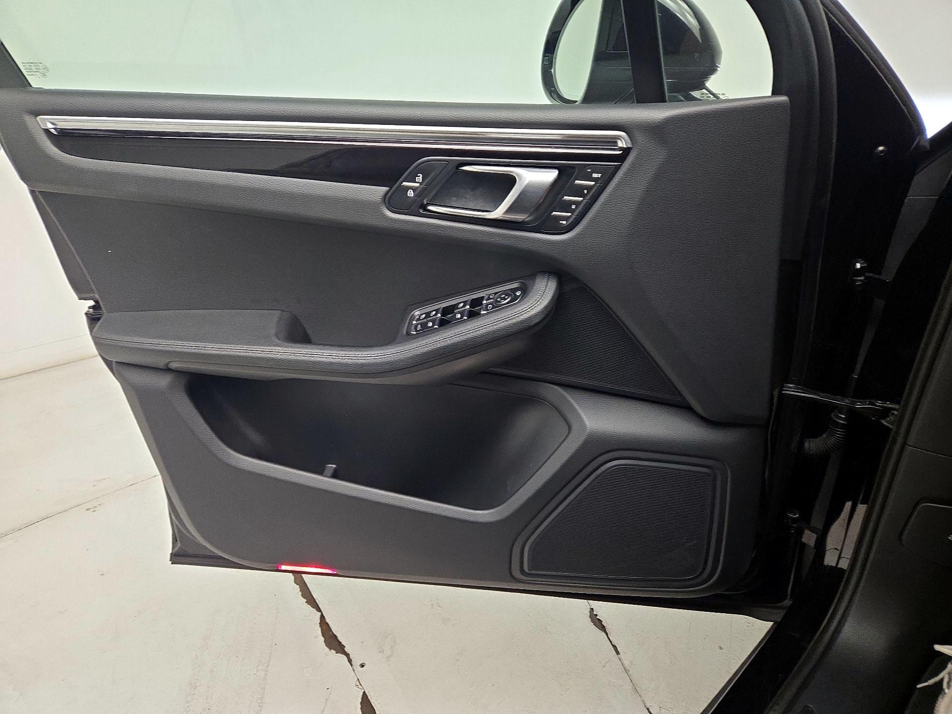 Thumbnail: 2023 Porsche Macan - 12