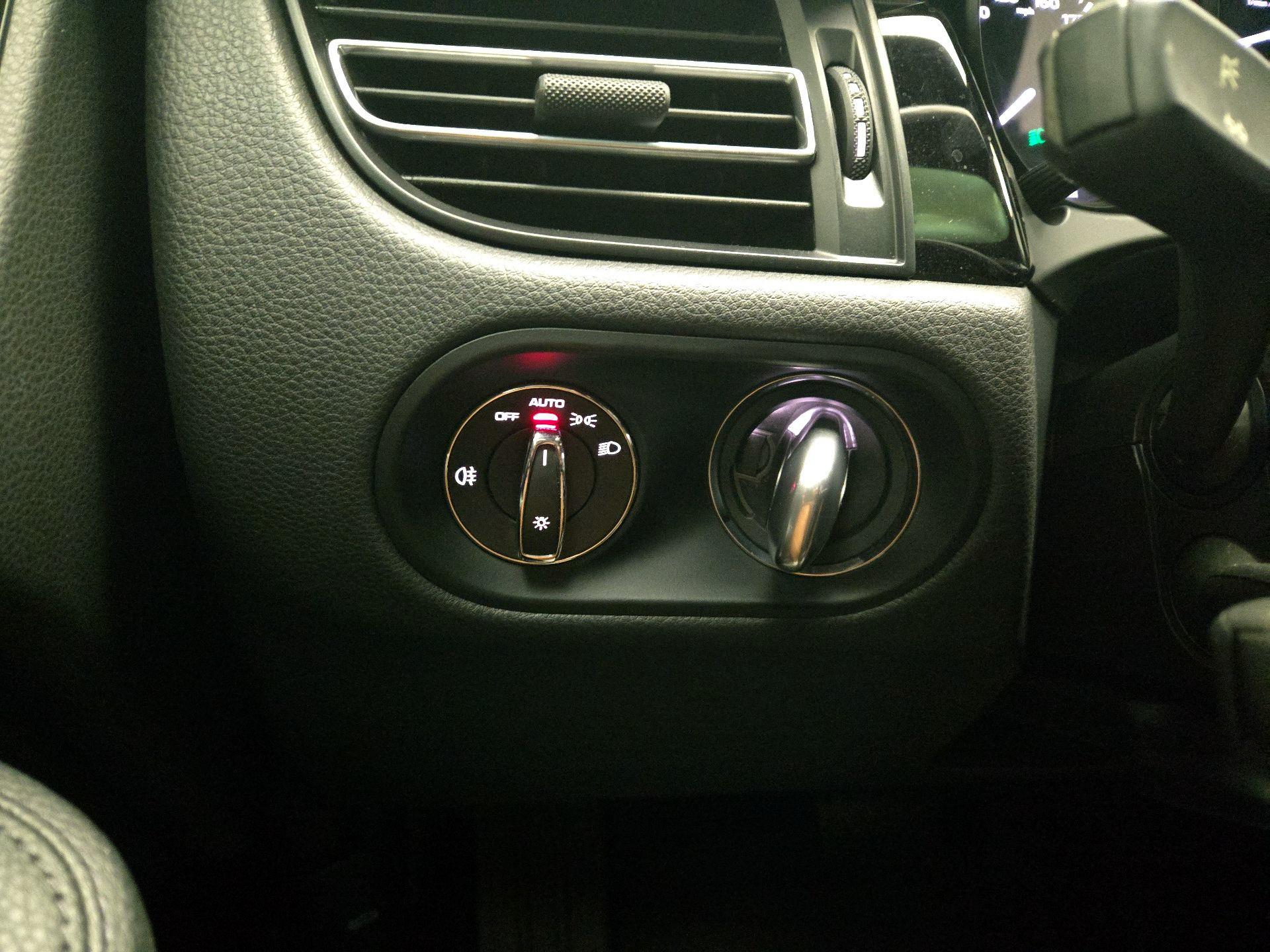 Thumbnail: 2023 Porsche Macan - 13