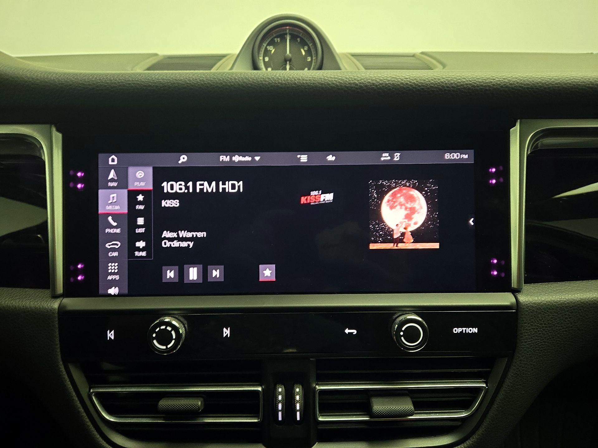 Thumbnail: 2023 Porsche Macan - 16