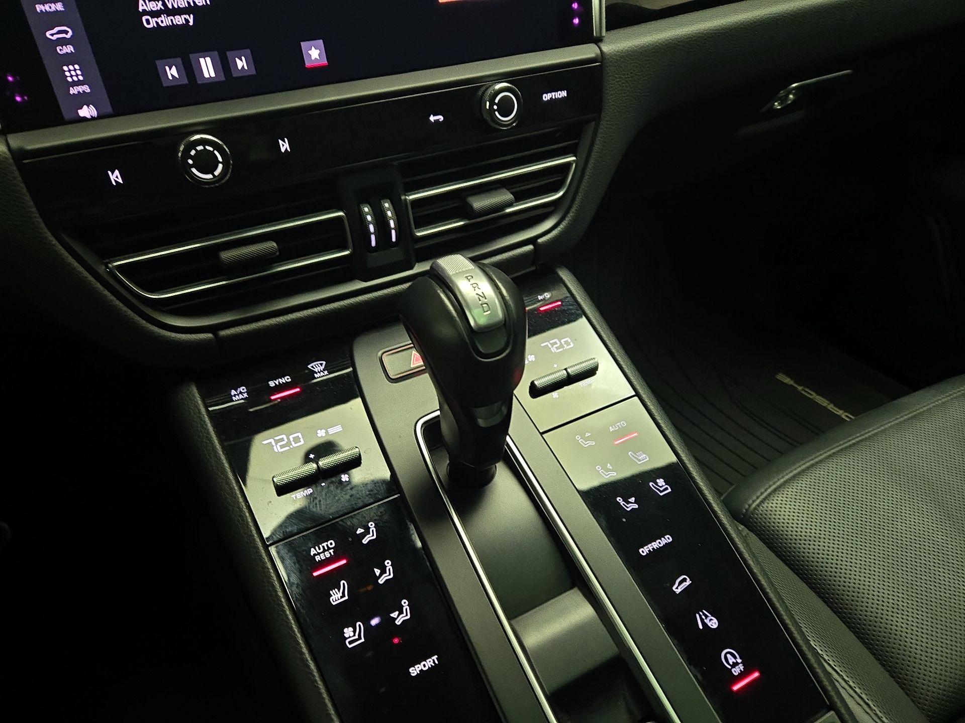 Thumbnail: 2023 Porsche Macan - 18