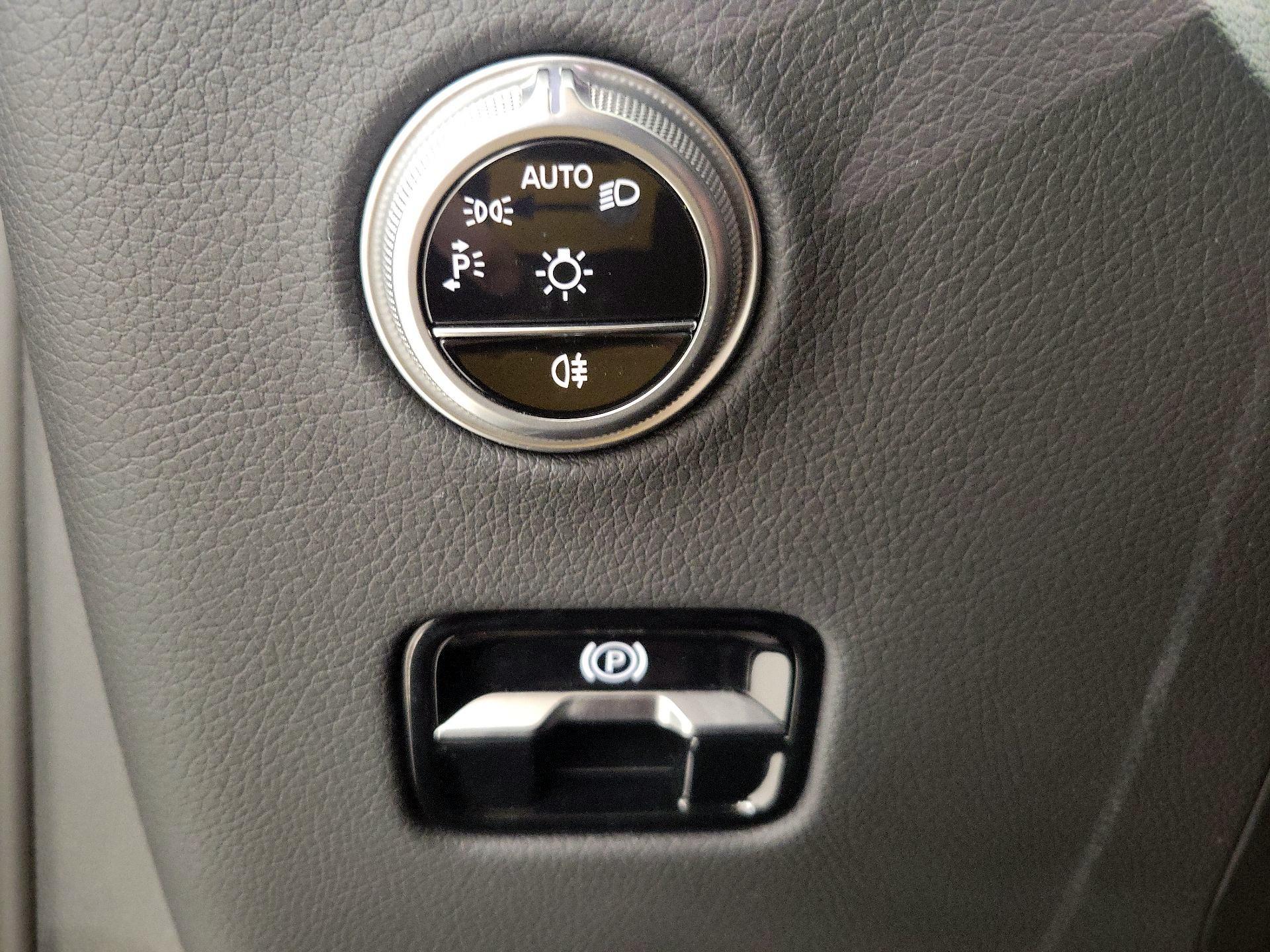 Thumbnail: 2024 Mercedes-Benz GLC - 13