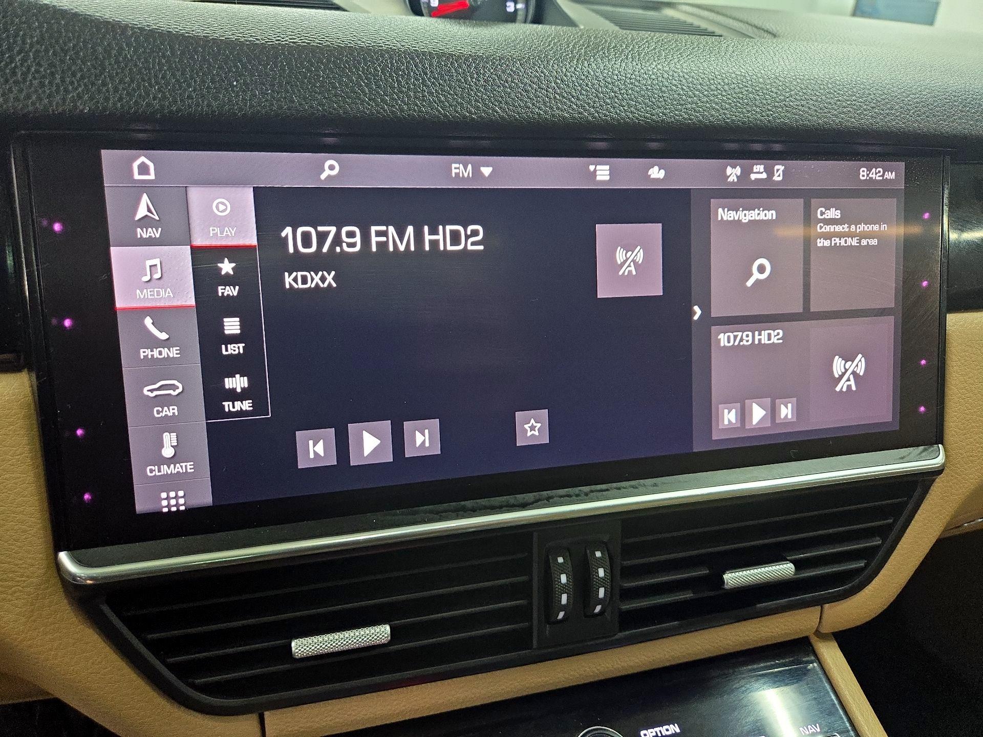 Thumbnail: 2021 Porsche Cayenne - 16