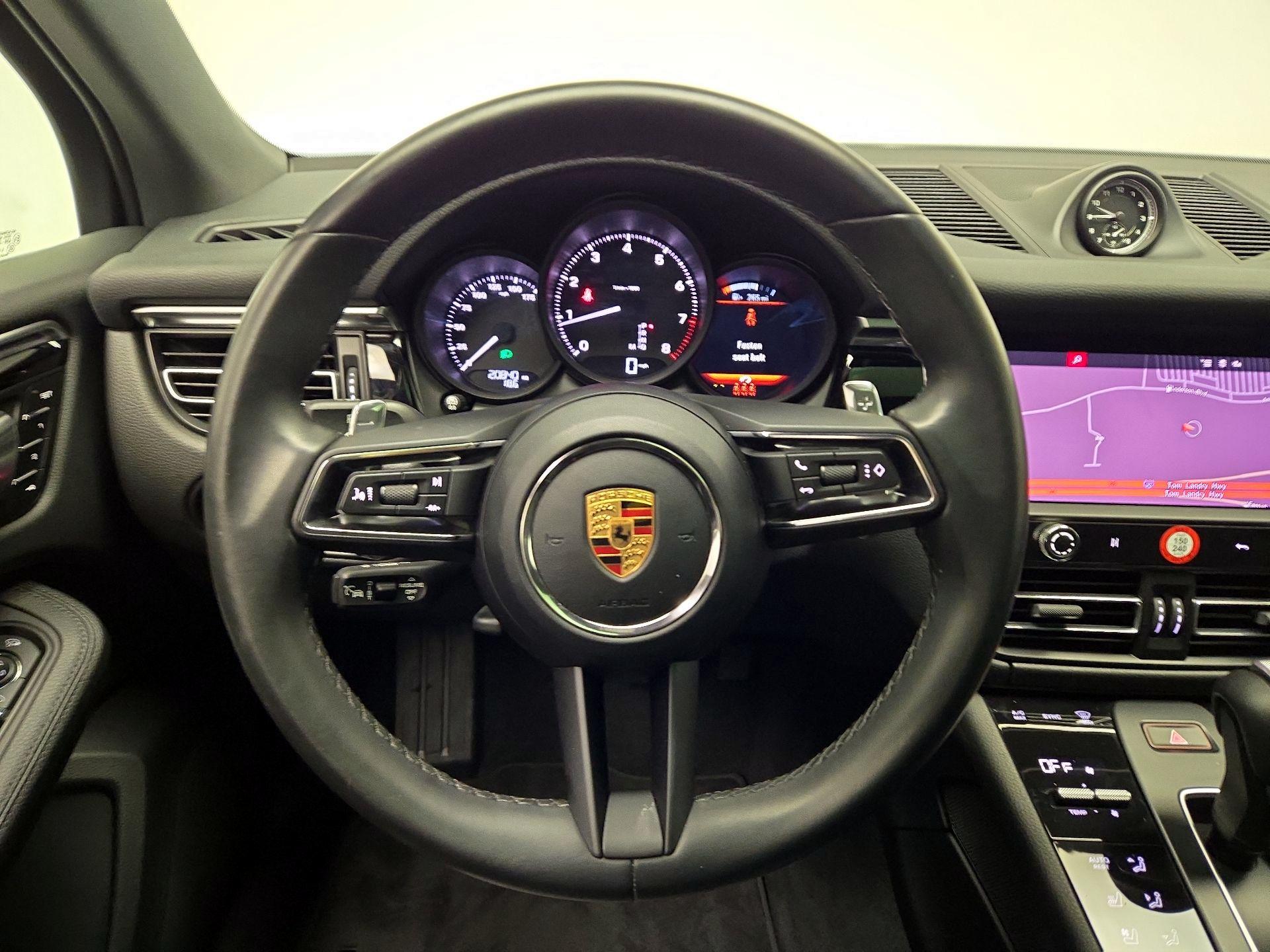 Thumbnail: 2023 Porsche Macan - 10