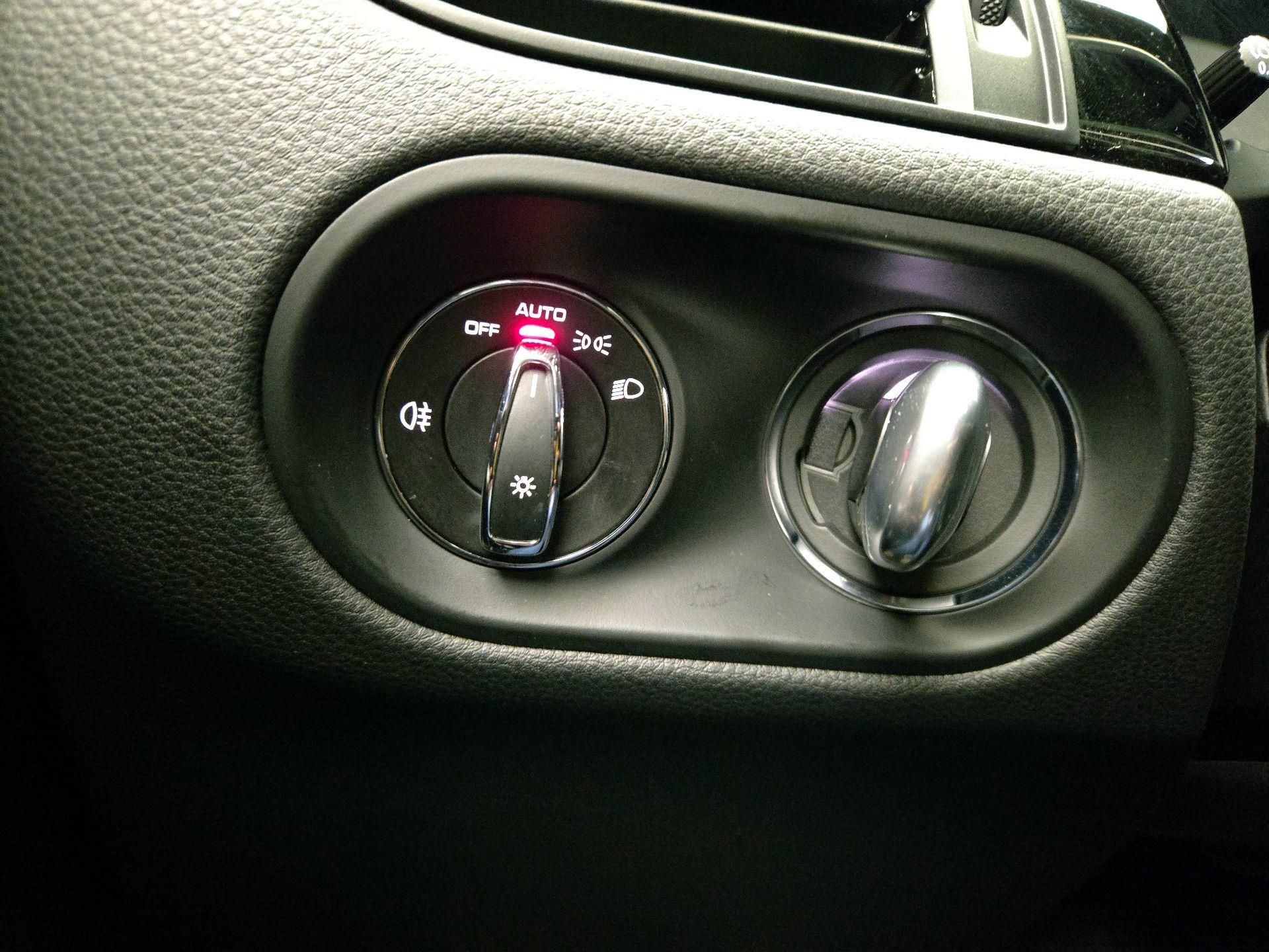 Thumbnail: 2023 Porsche Macan - 13