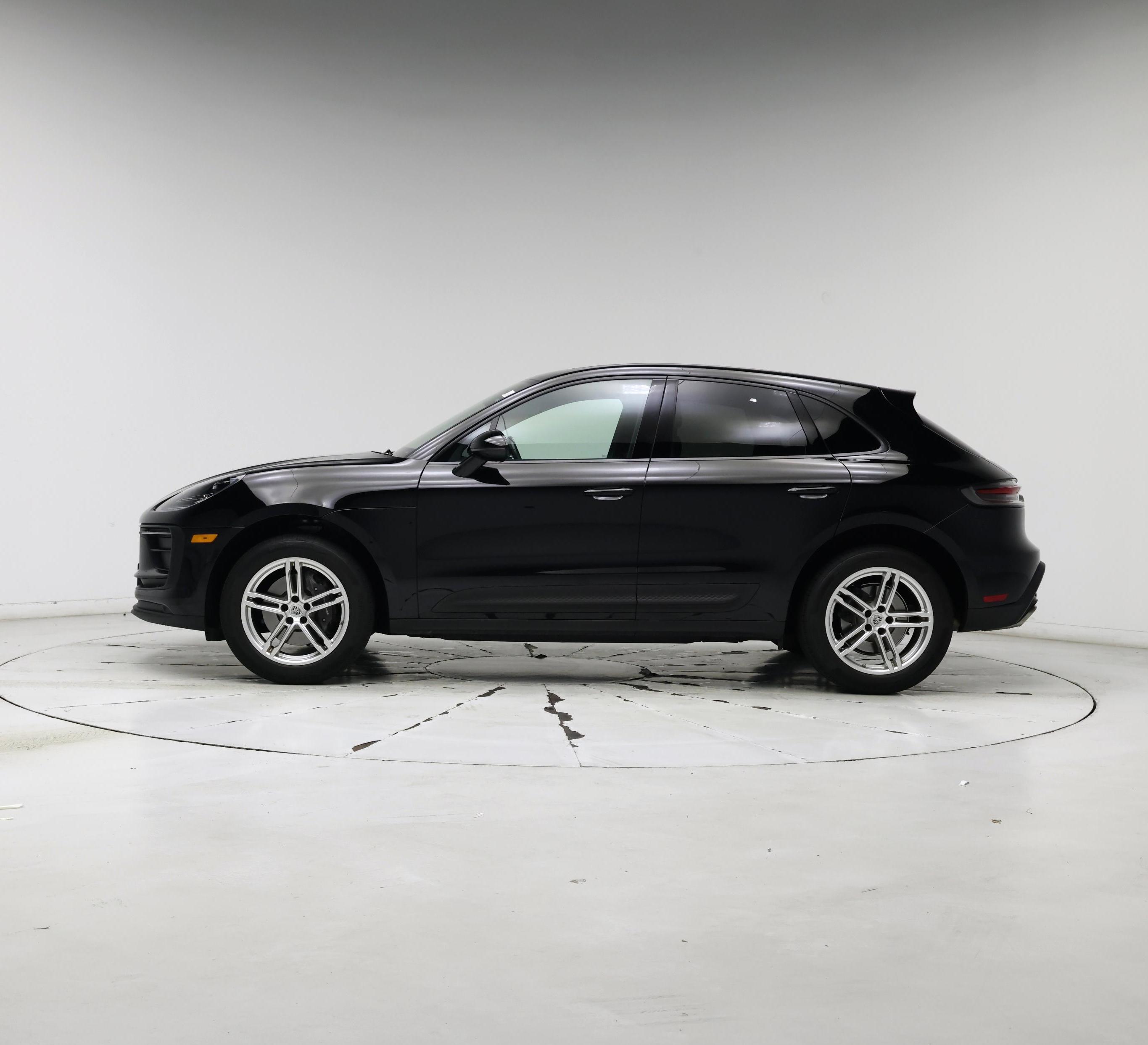 Thumbnail: 2023 Porsche Macan - 3