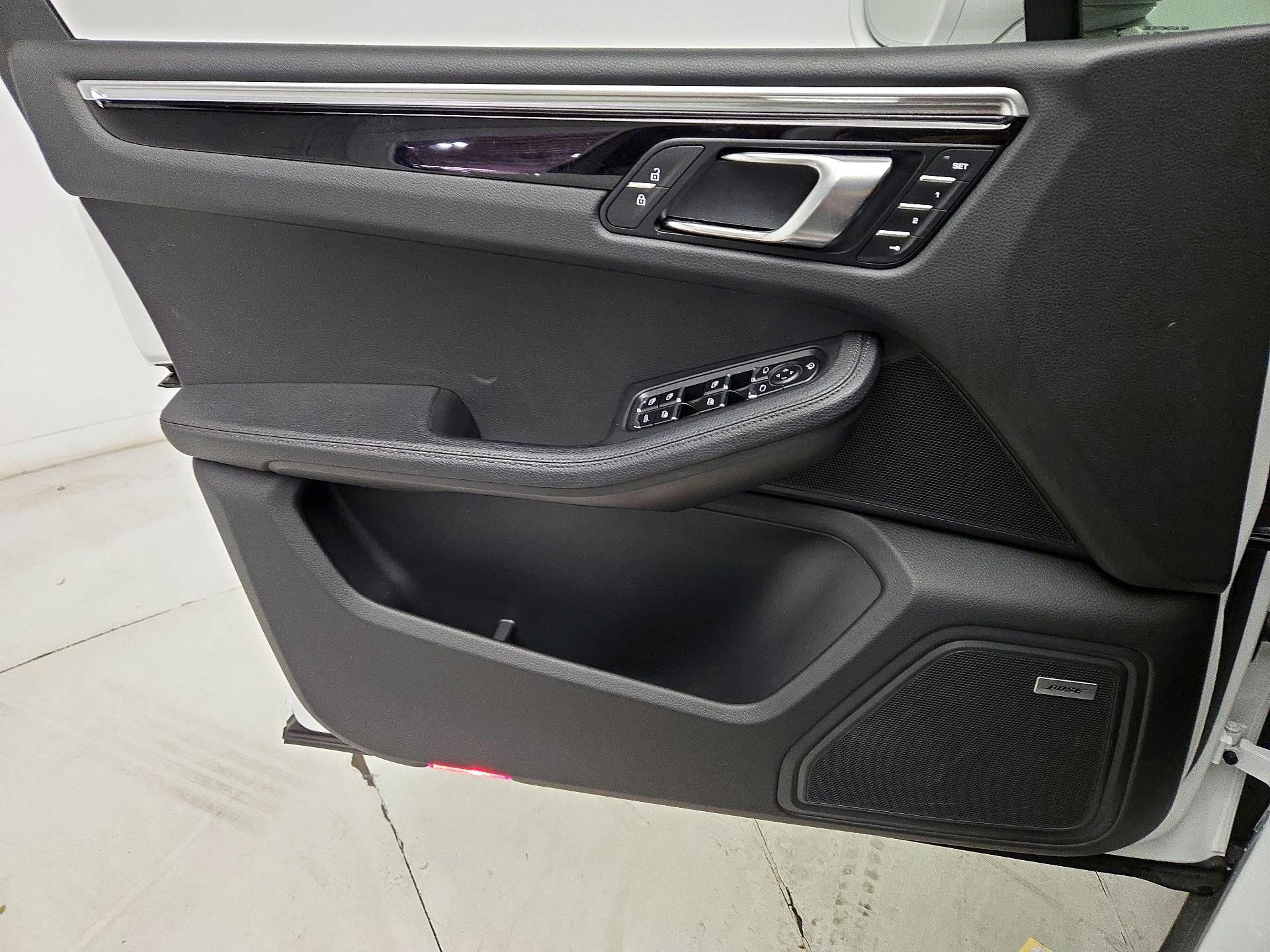 Thumbnail: 2022 Porsche Macan - 12