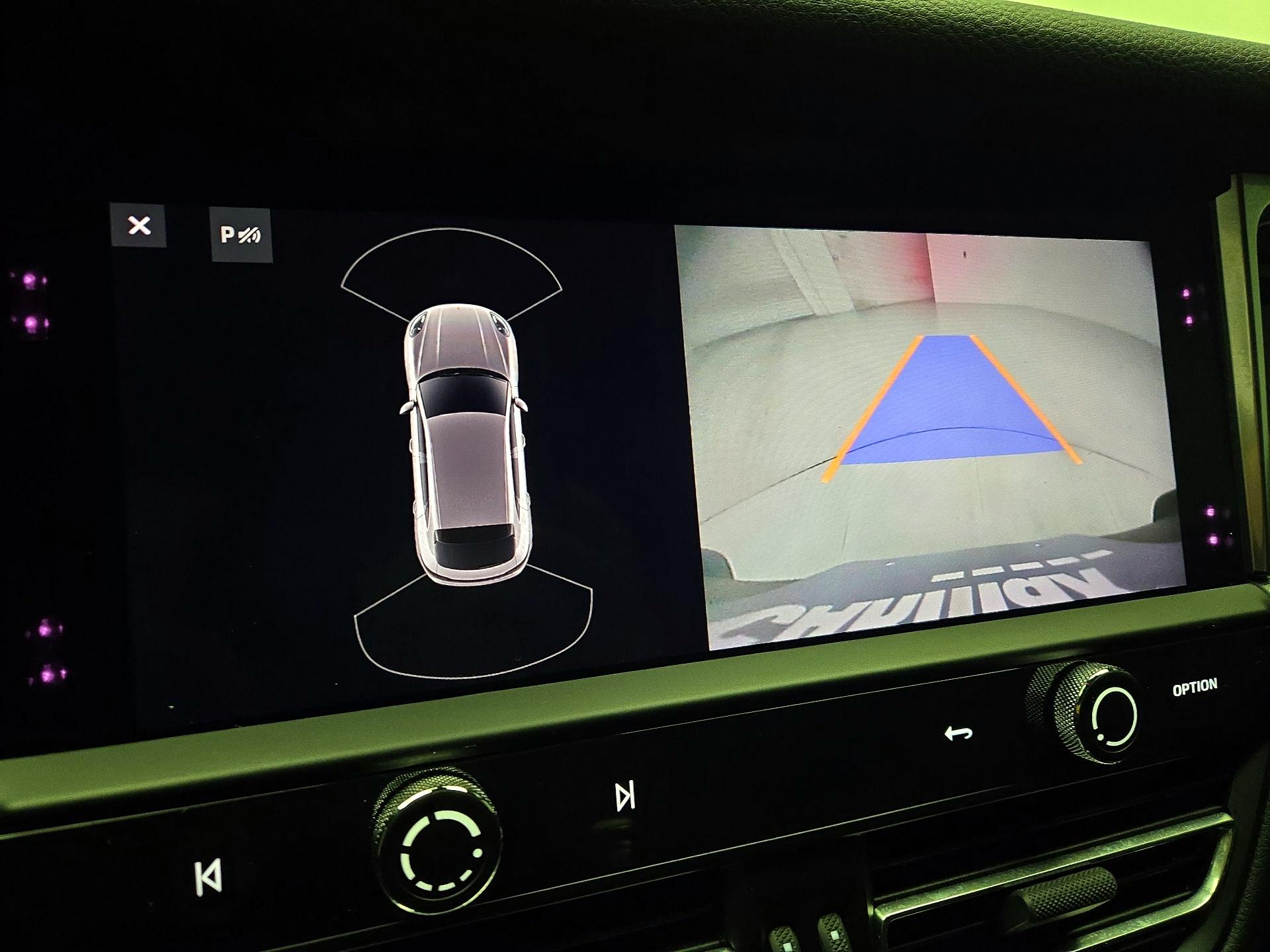 Thumbnail: 2022 Porsche Macan - 15