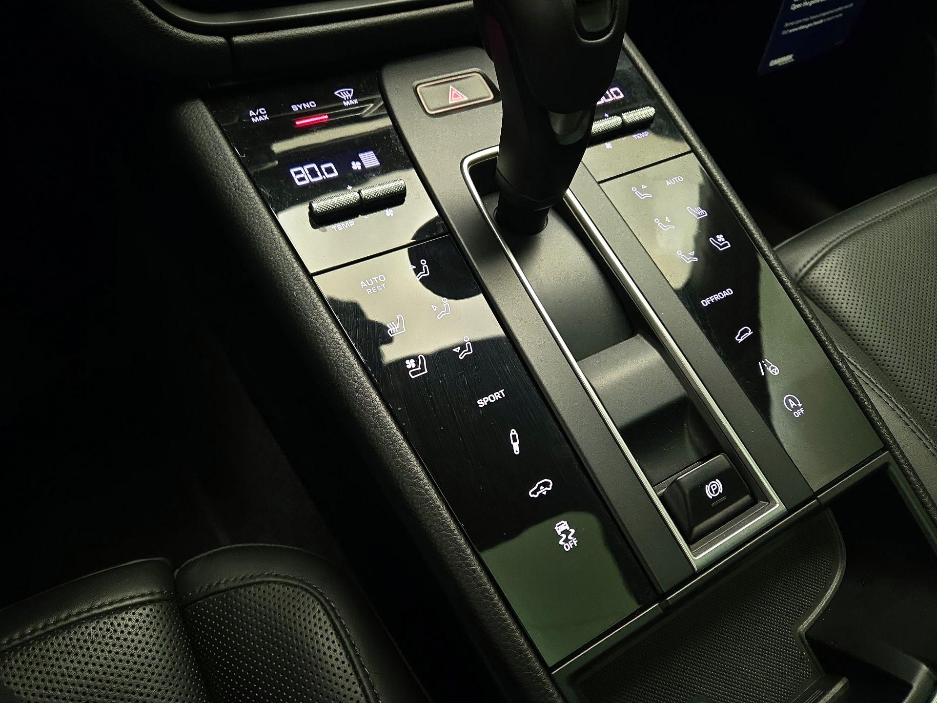 Thumbnail: 2022 Porsche Macan - 17