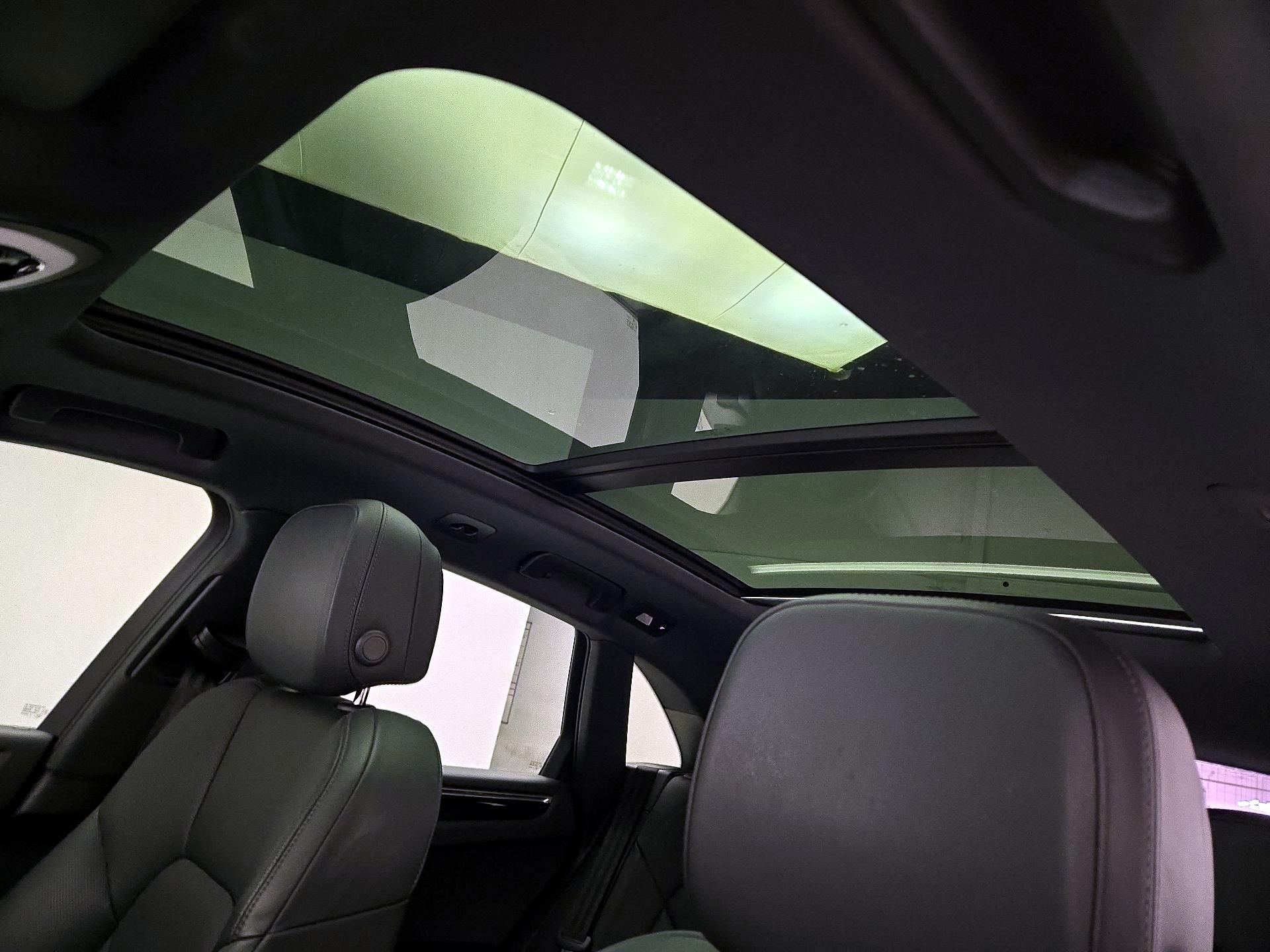 Thumbnail: 2022 Porsche Macan - 19