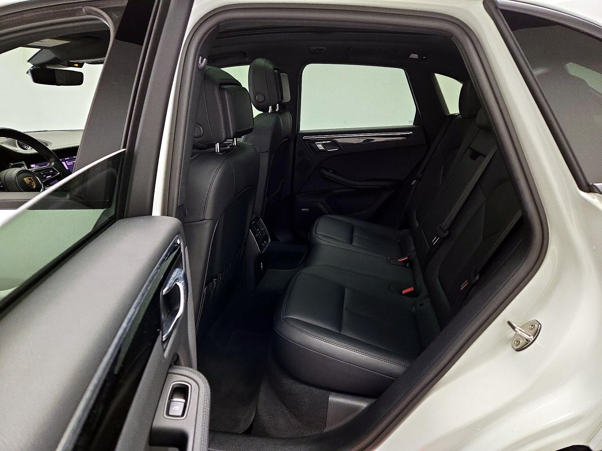 Thumbnail: 2022 Porsche Macan - 20