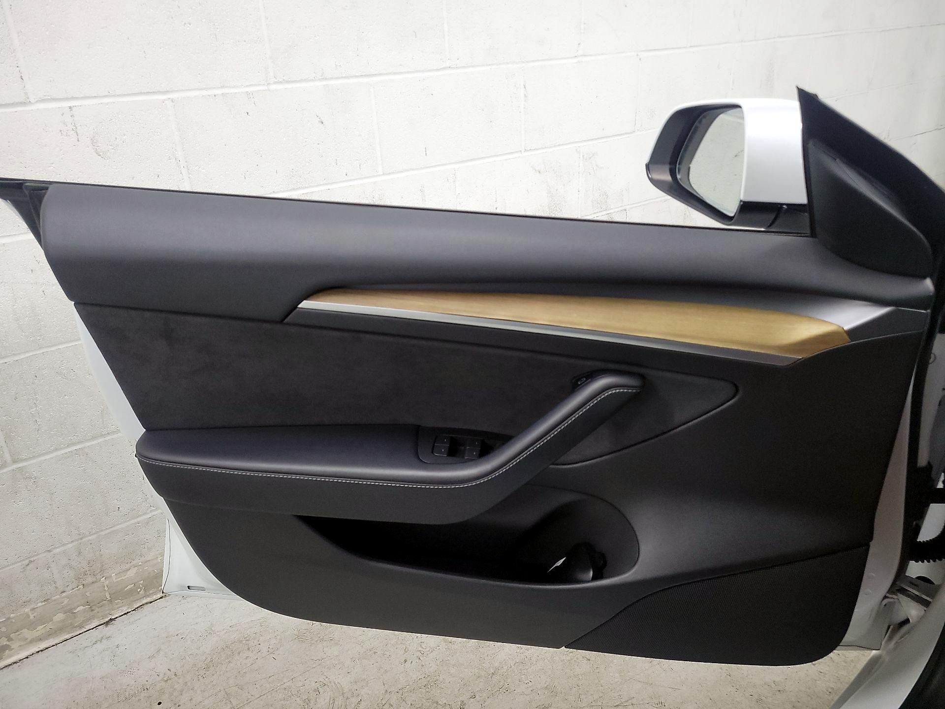 Thumbnail: 2021 Tesla Model 3 - 12