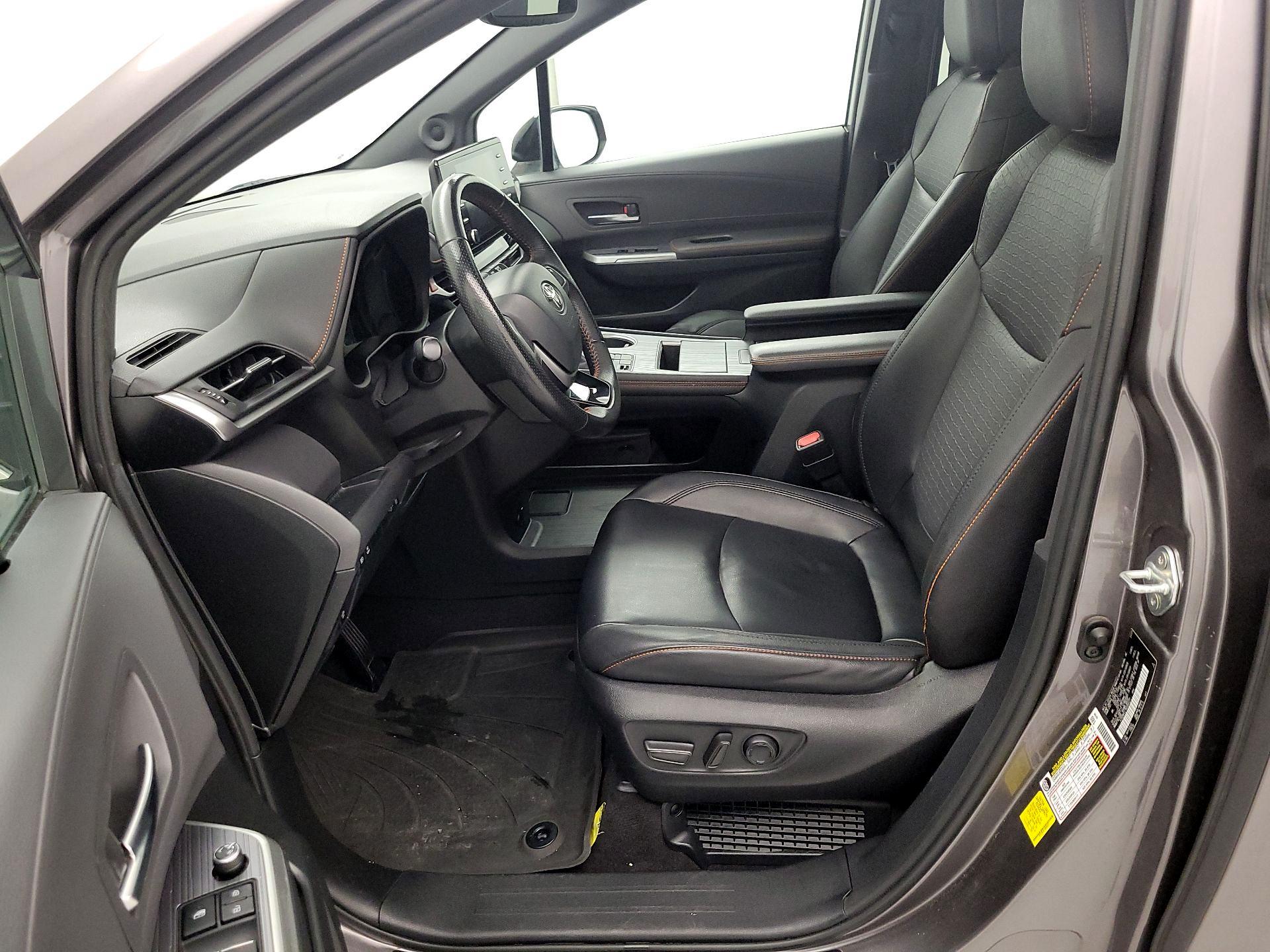 Thumbnail: 2022 Toyota Sienna - 11