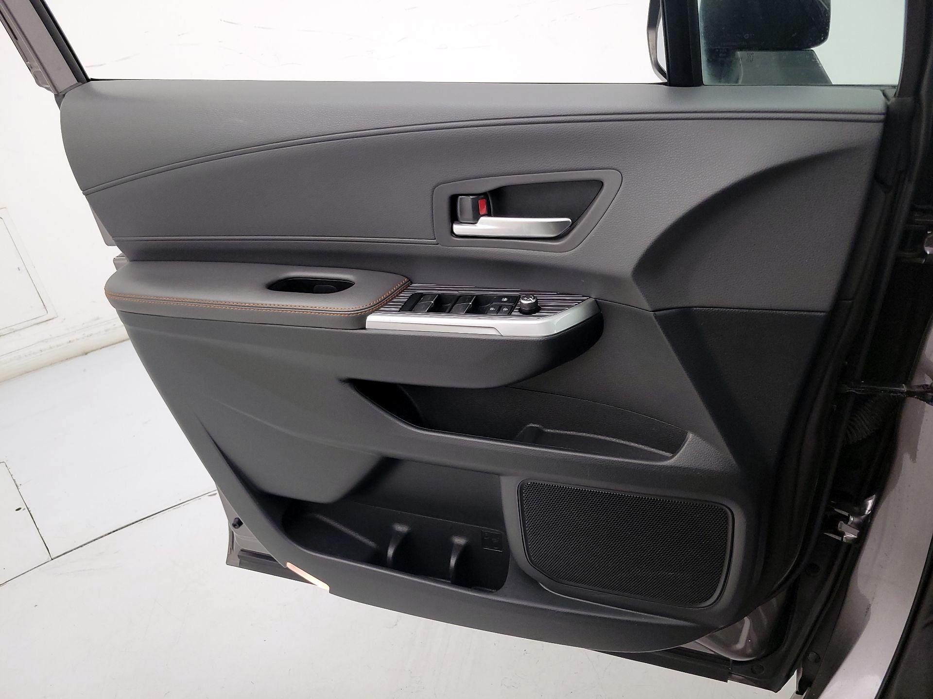 Thumbnail: 2022 Toyota Sienna - 12