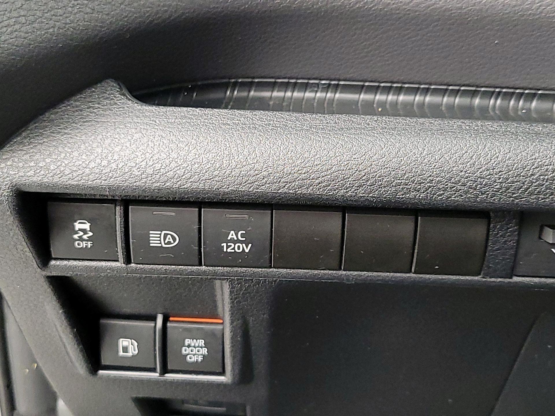 Thumbnail: 2022 Toyota Sienna - 13