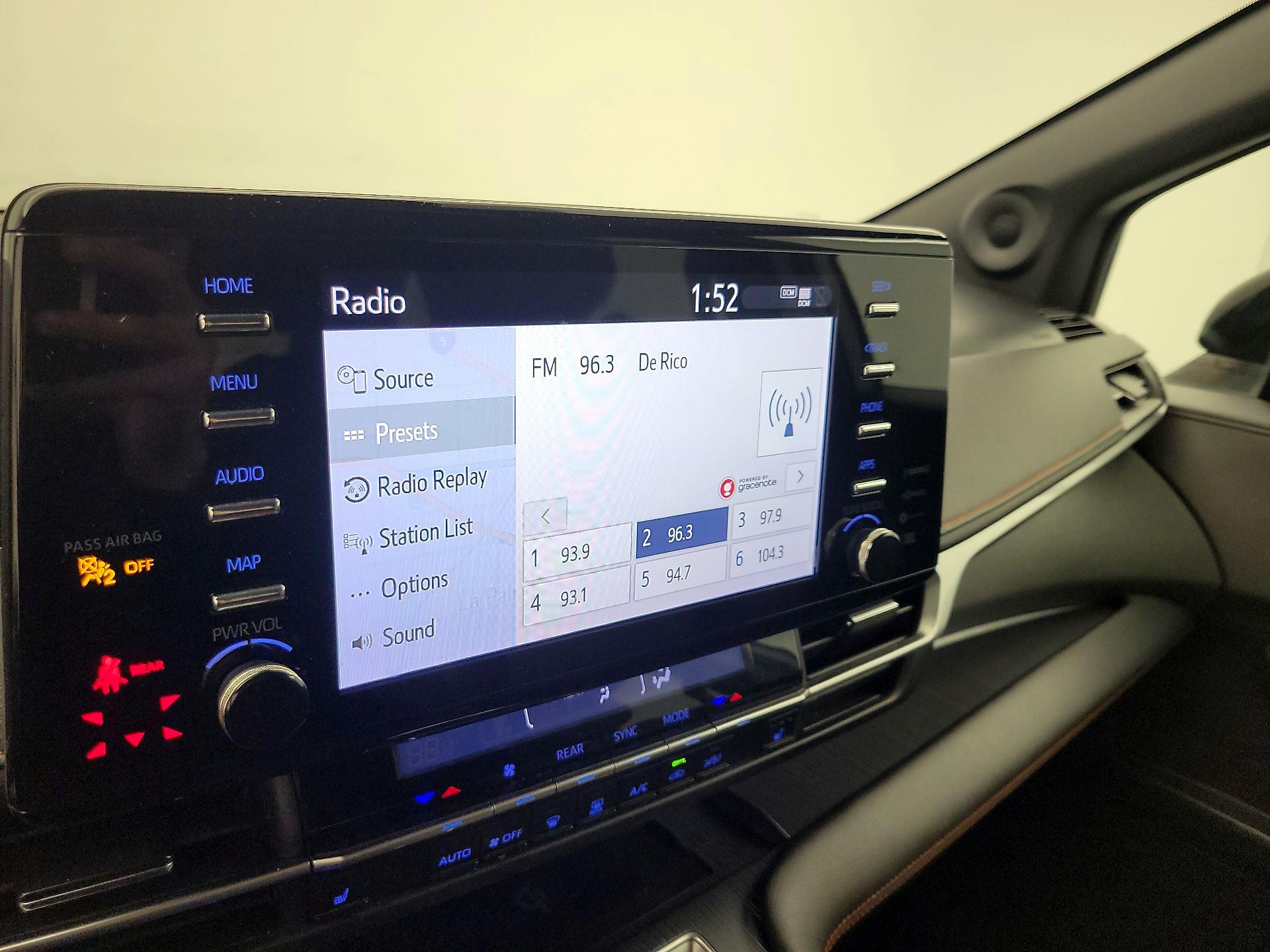 Thumbnail: 2022 Toyota Sienna - 16