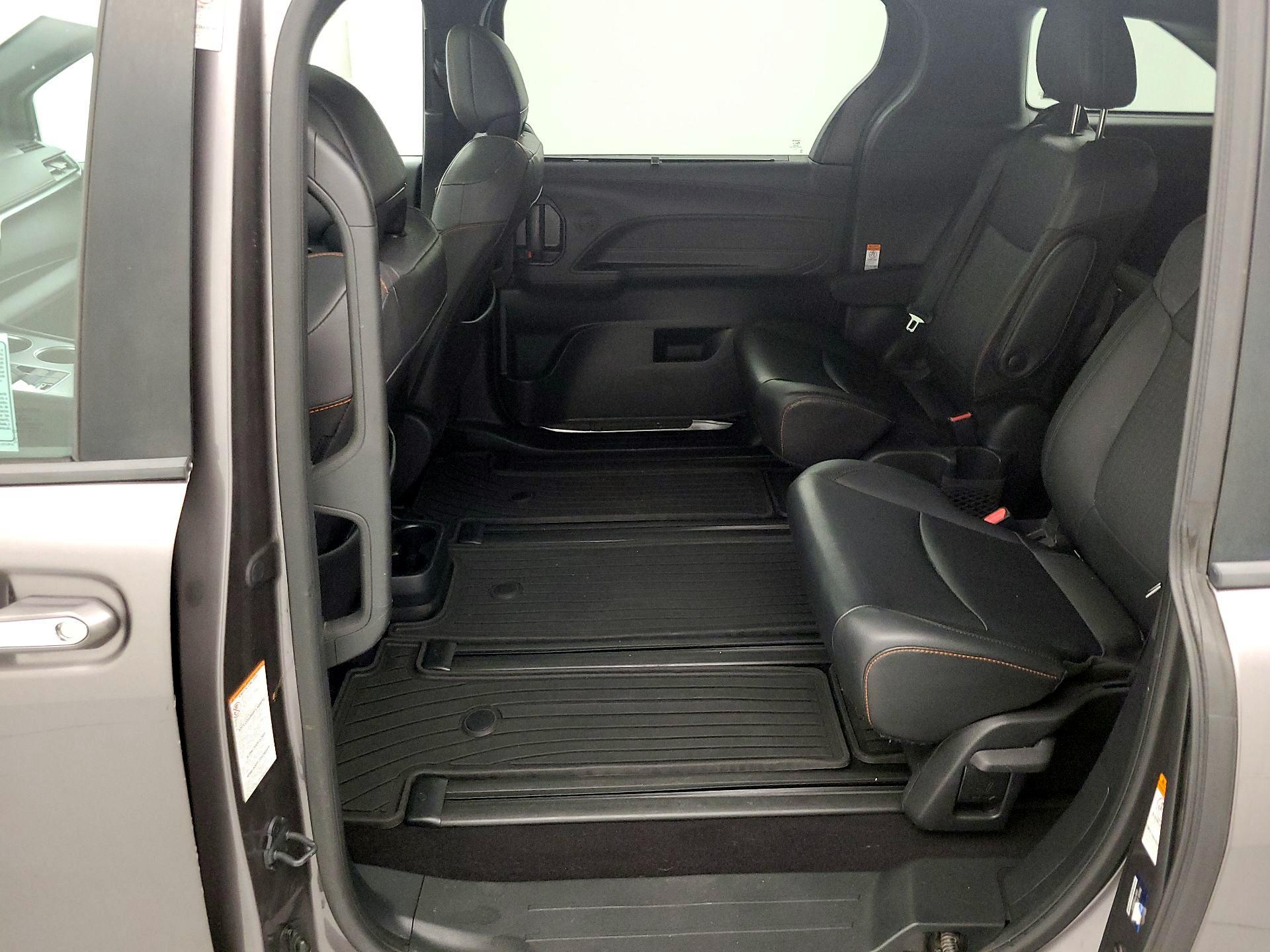 Thumbnail: 2022 Toyota Sienna - 20