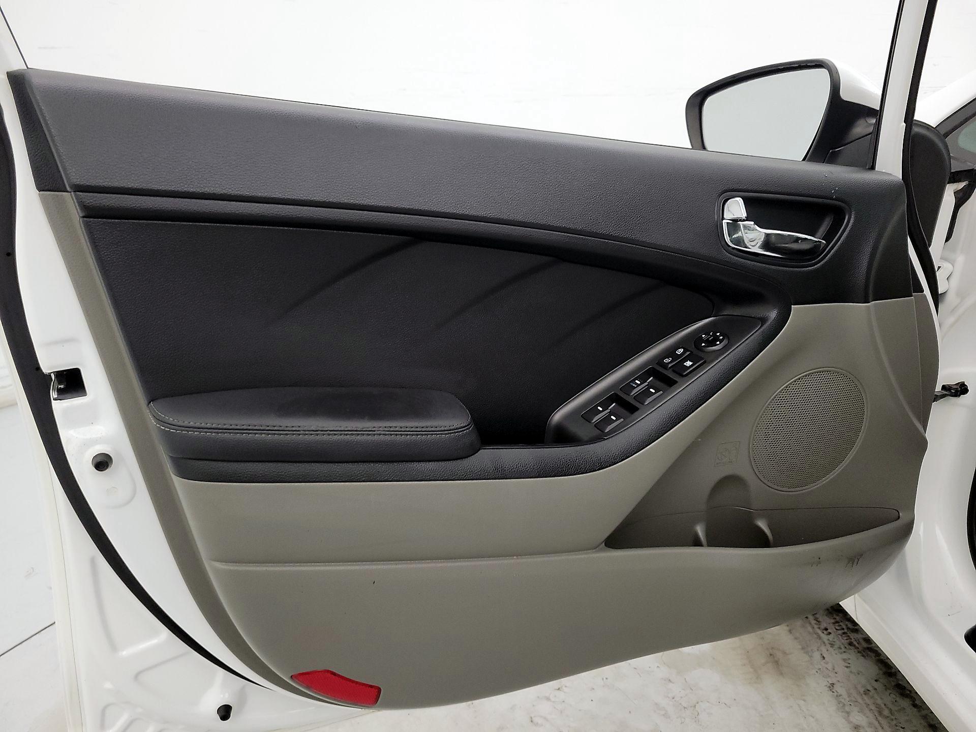 Thumbnail: 2014 Kia Forte - 12