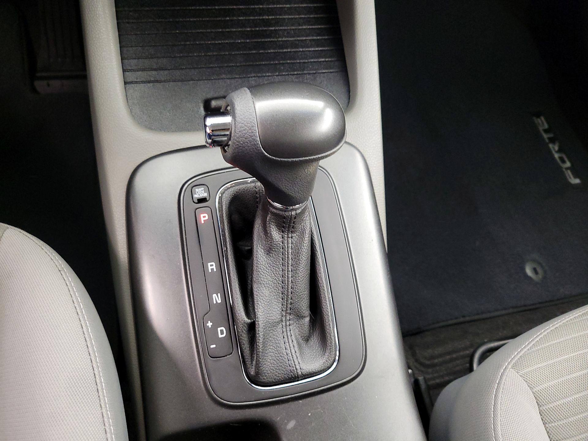 Thumbnail: 2014 Kia Forte - 16