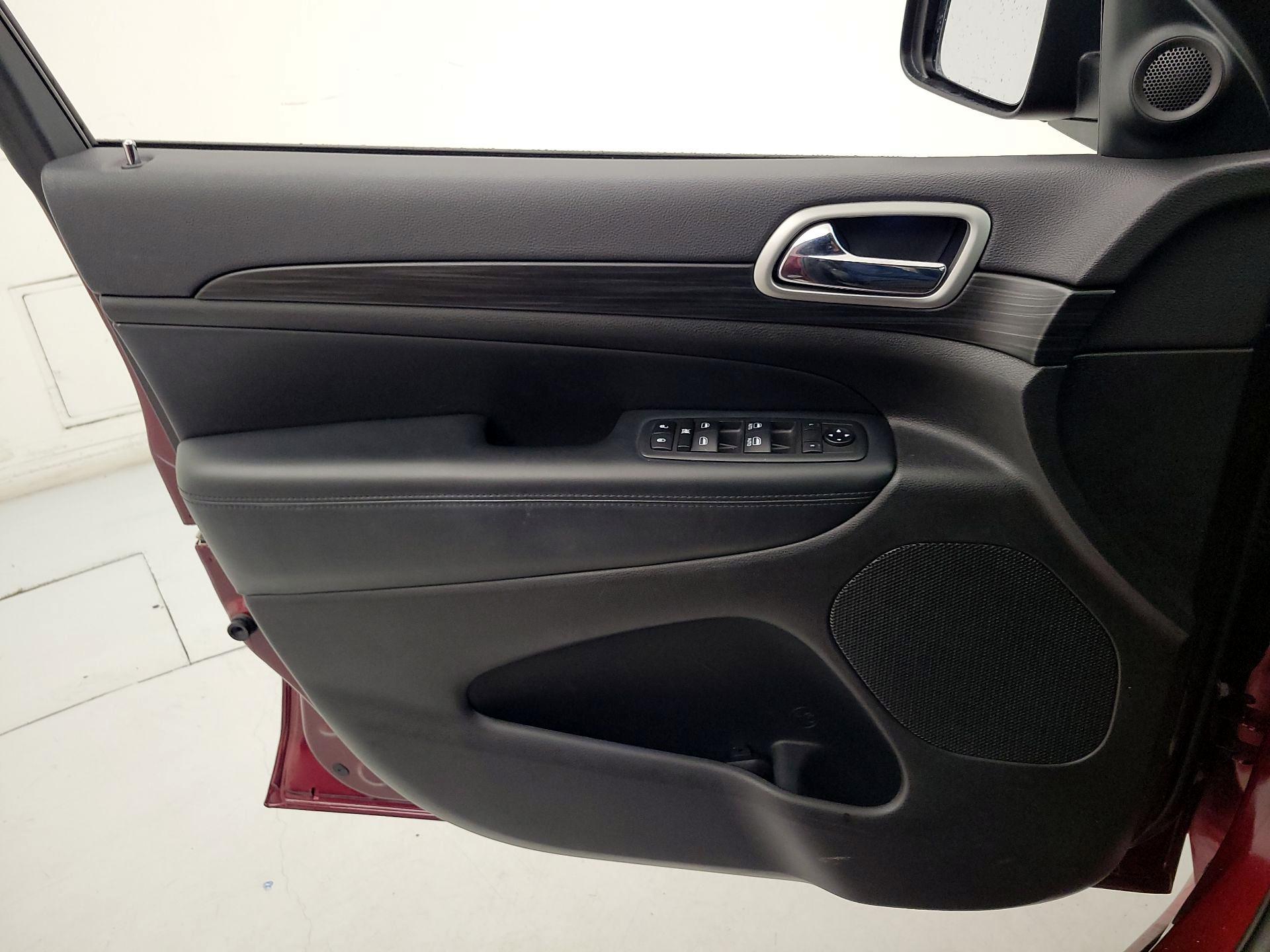 Thumbnail: 2019 Jeep Grand Cherokee - 12