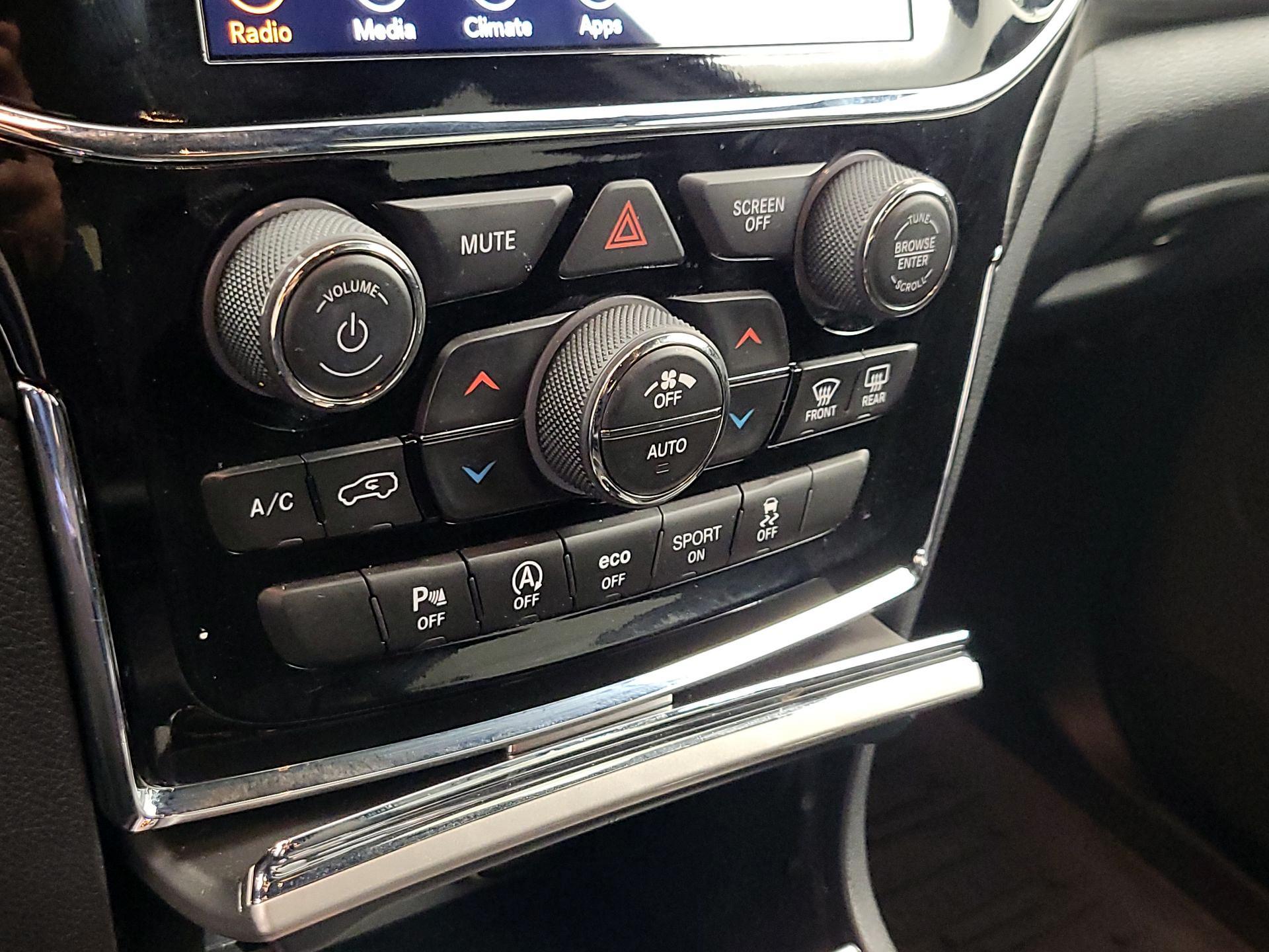 Thumbnail: 2019 Jeep Grand Cherokee - 17