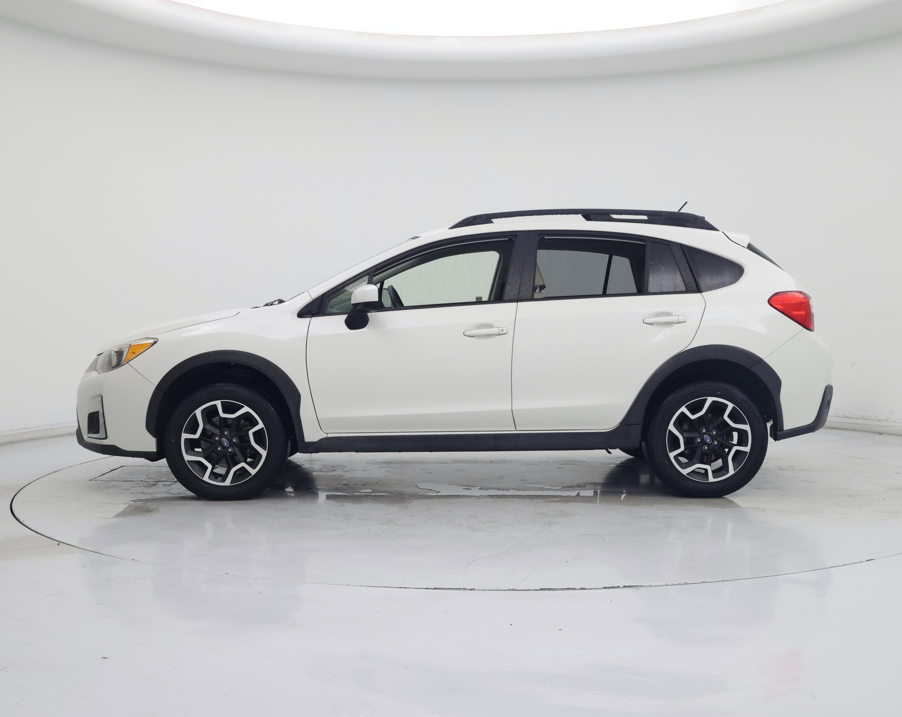Thumbnail: 2017 Subaru Crosstrek - 3