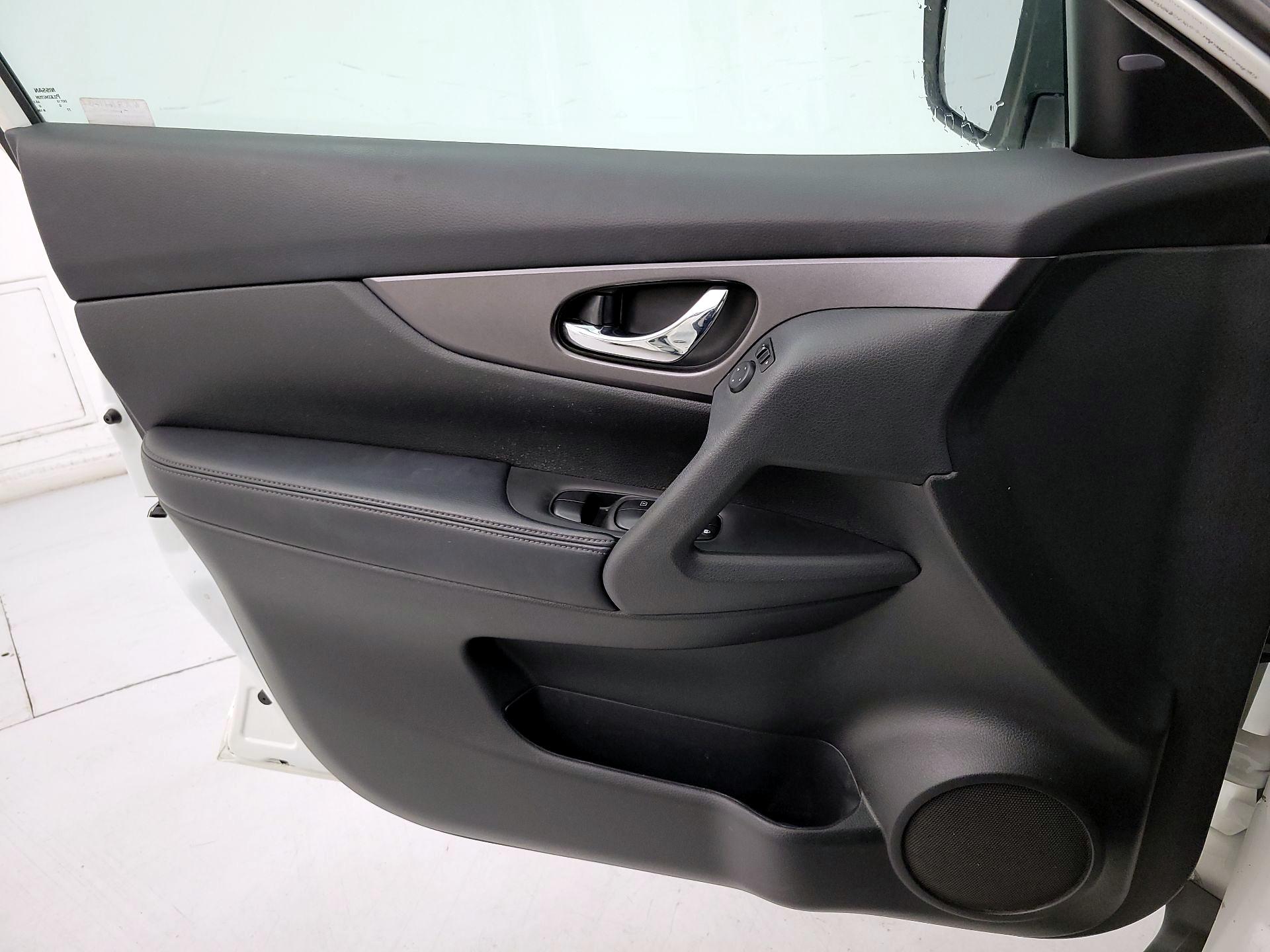 Thumbnail: 2016 Nissan Rogue - 12