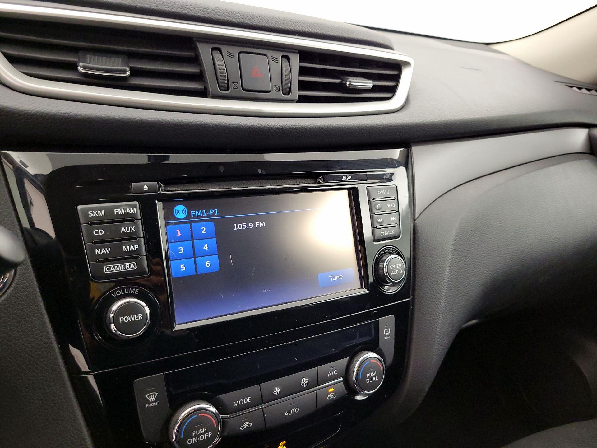 Thumbnail: 2016 Nissan Rogue - 15