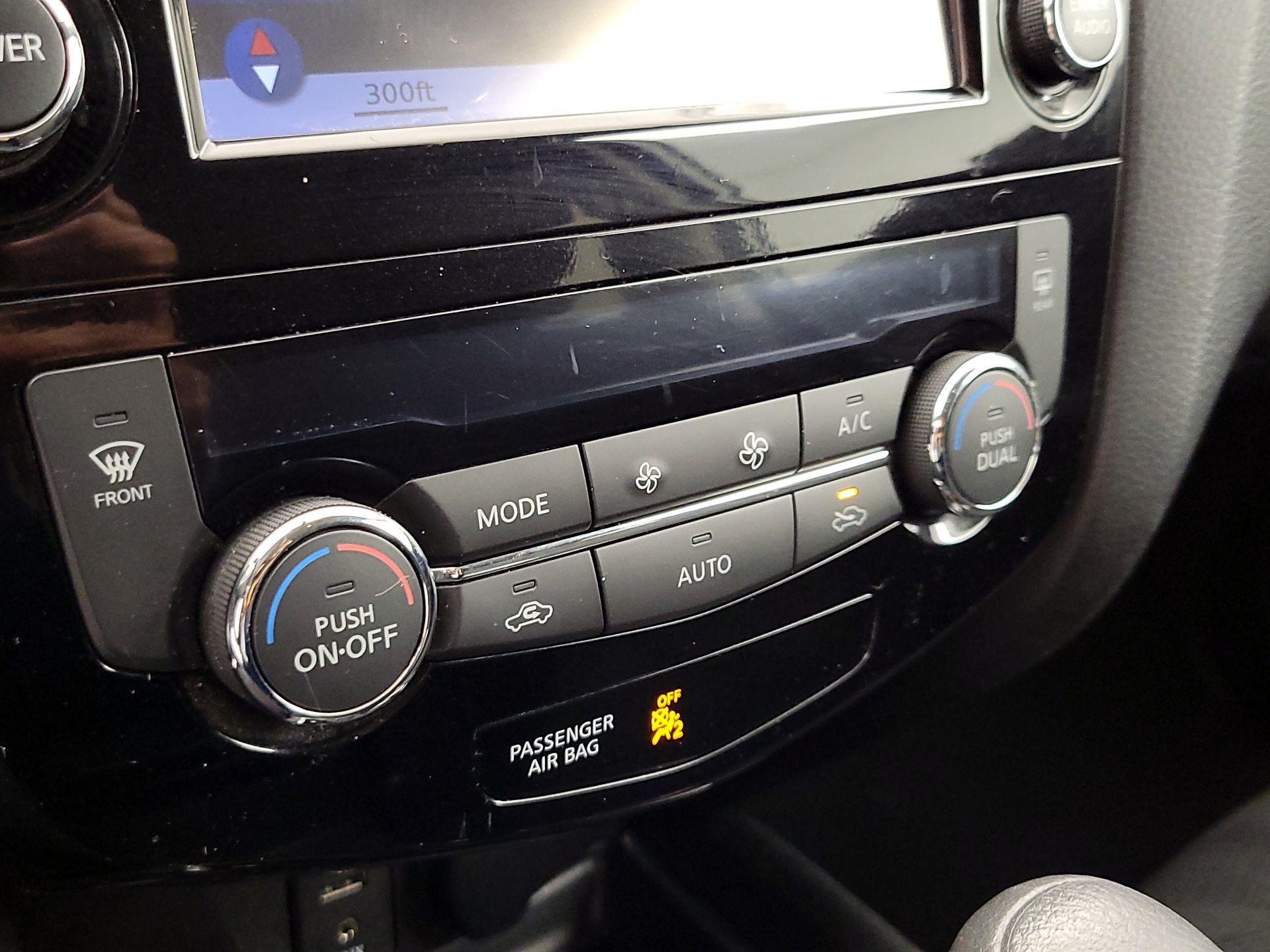 Thumbnail: 2016 Nissan Rogue - 16