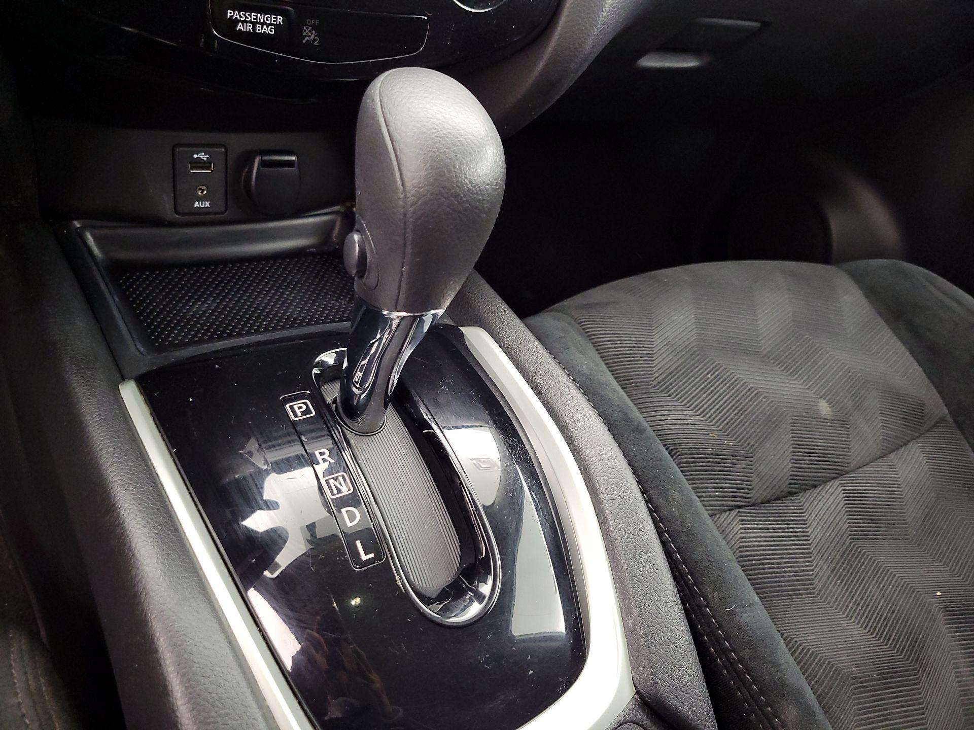 Thumbnail: 2016 Nissan Rogue - 17