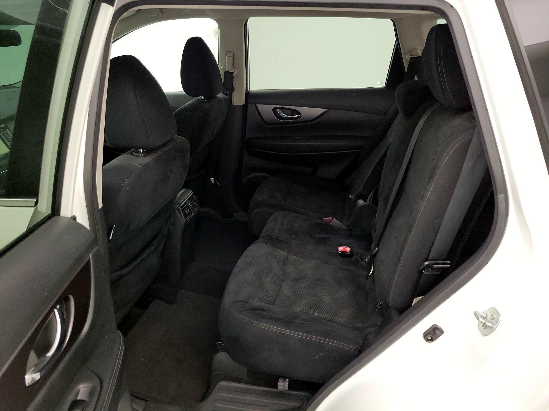 Thumbnail: 2016 Nissan Rogue - 18