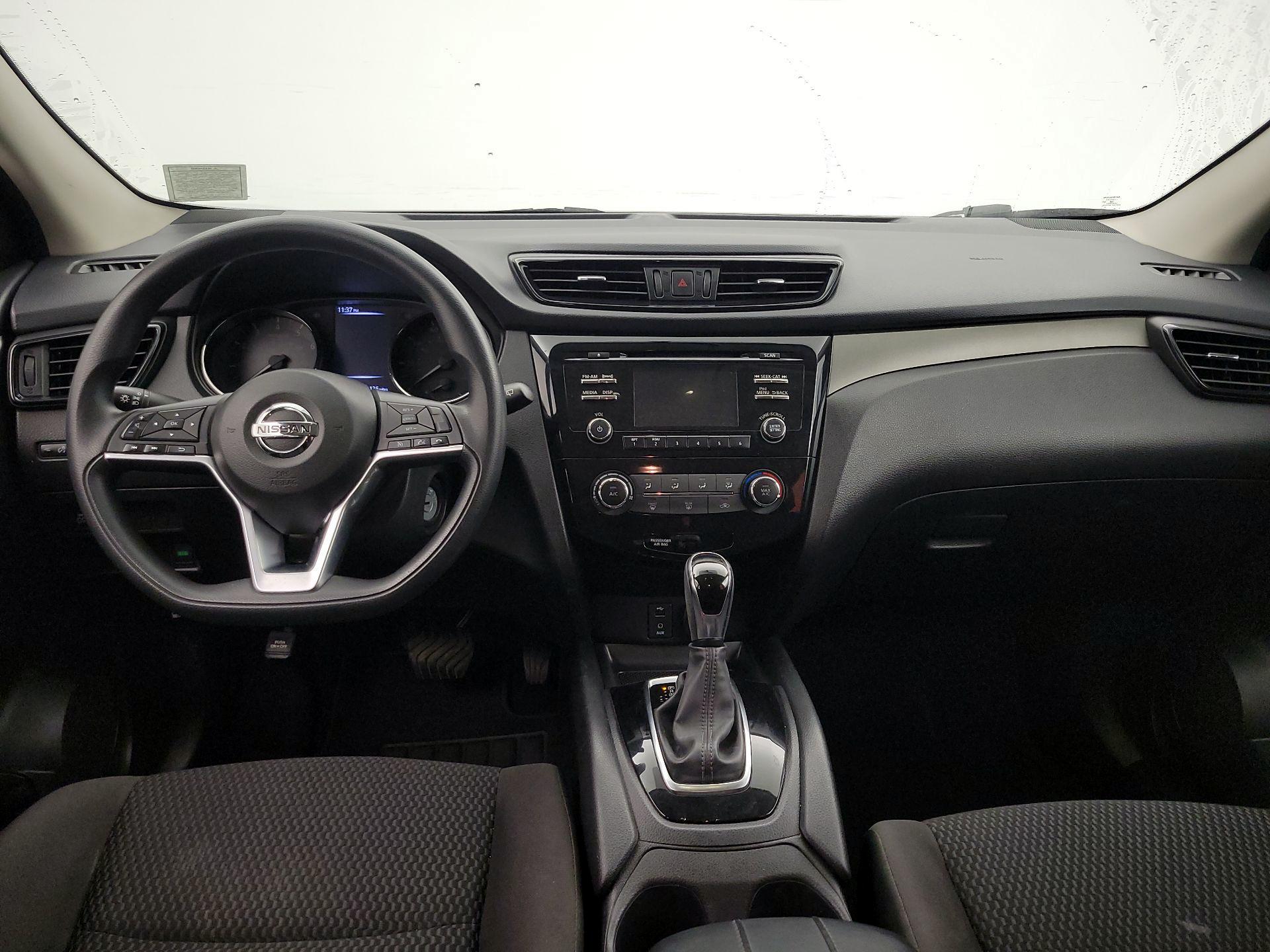 Thumbnail: 2018 Nissan Rogue Sport - 9