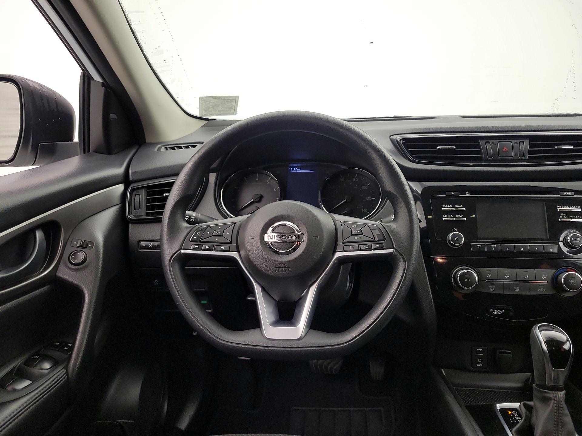 Thumbnail: 2018 Nissan Rogue Sport - 10