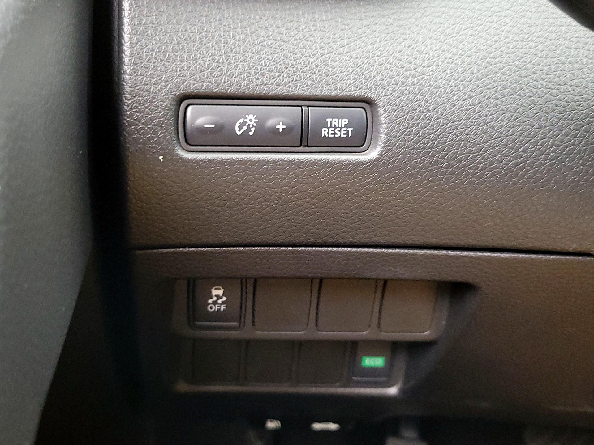 Thumbnail: 2018 Nissan Rogue Sport - 13