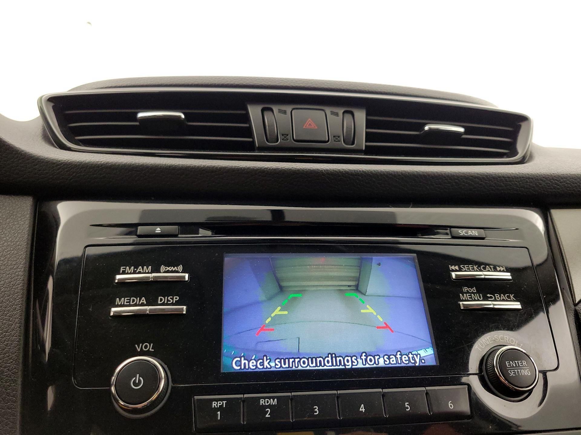 Thumbnail: 2018 Nissan Rogue Sport - 14