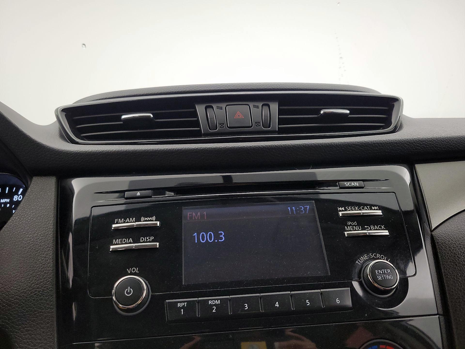 Thumbnail: 2018 Nissan Rogue Sport - 15