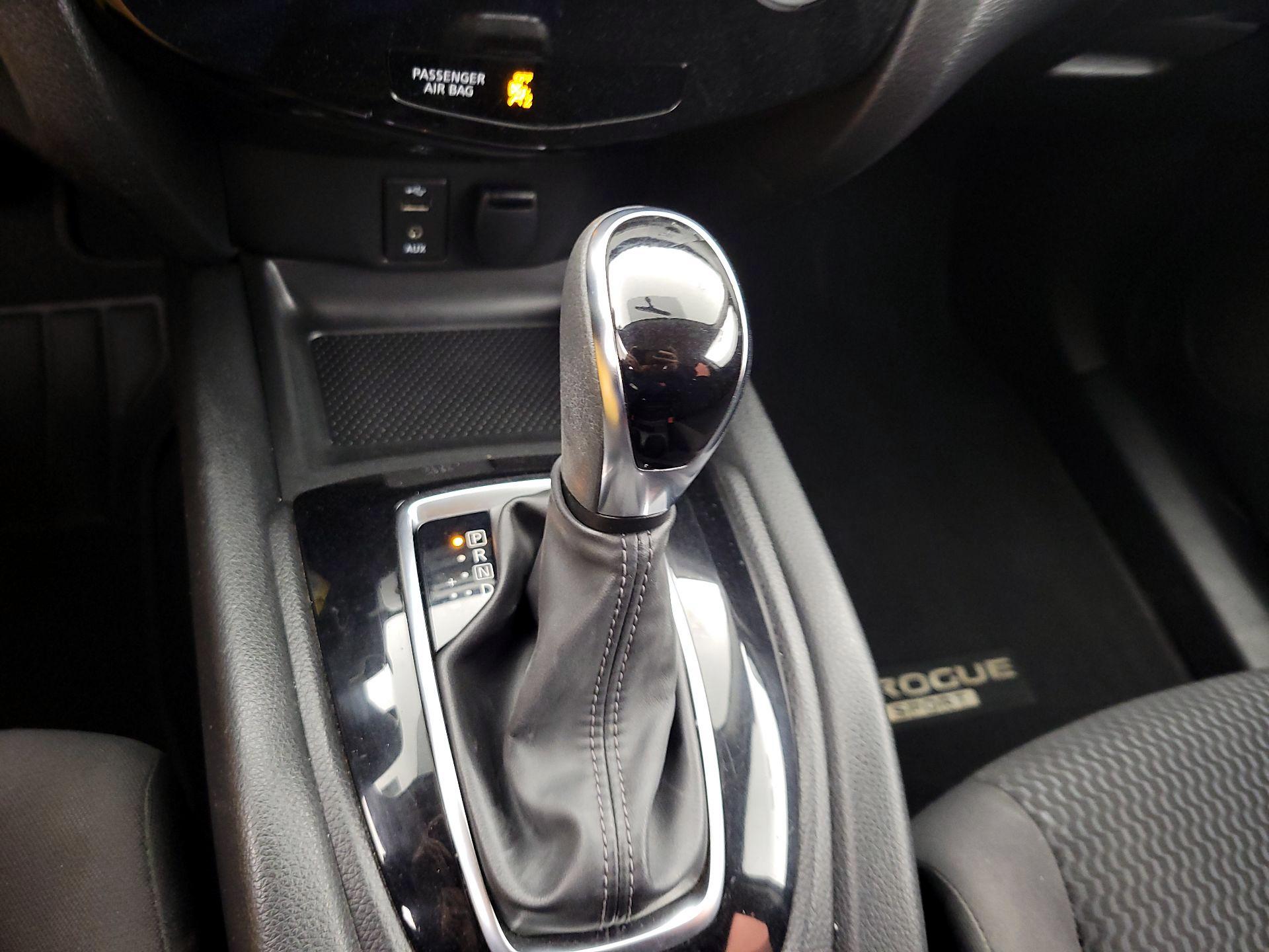 Thumbnail: 2018 Nissan Rogue Sport - 17