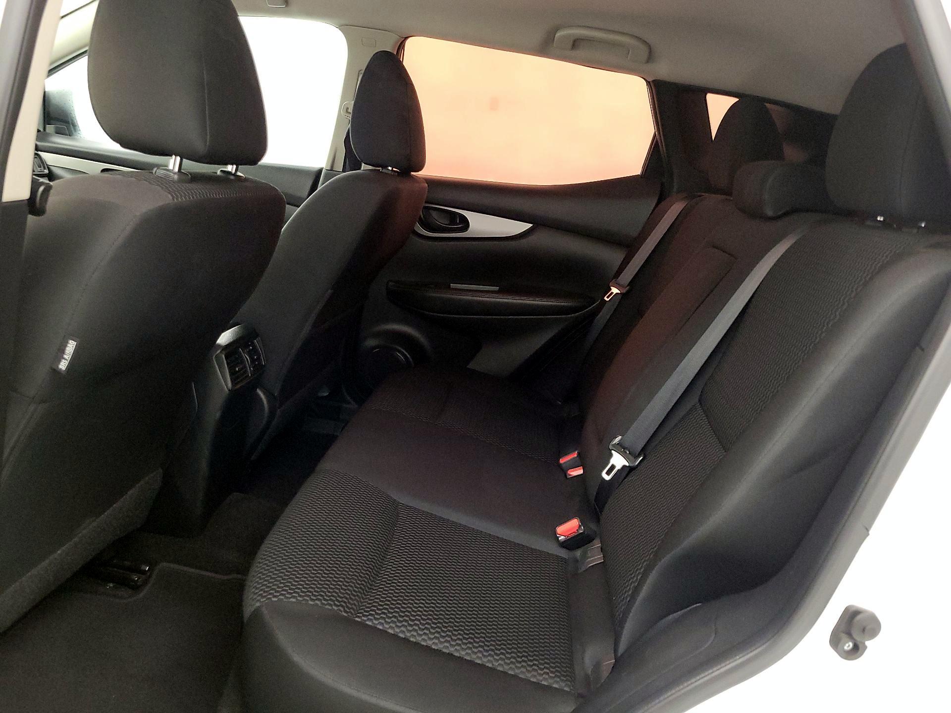 Thumbnail: 2018 Nissan Rogue Sport - 19