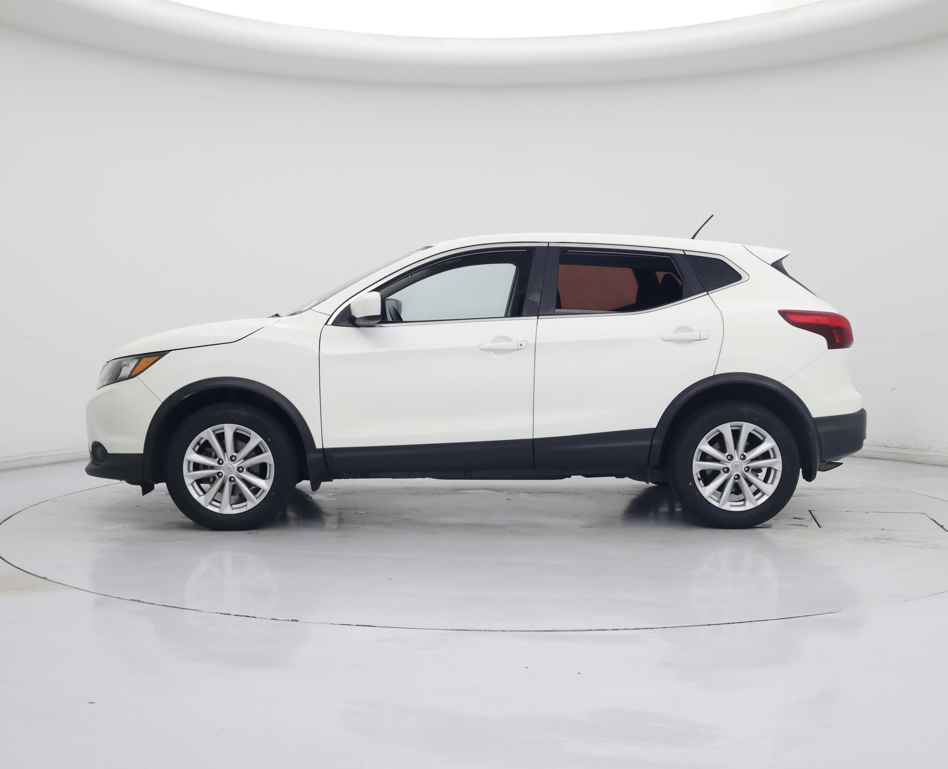 Thumbnail: 2018 Nissan Rogue Sport - 3