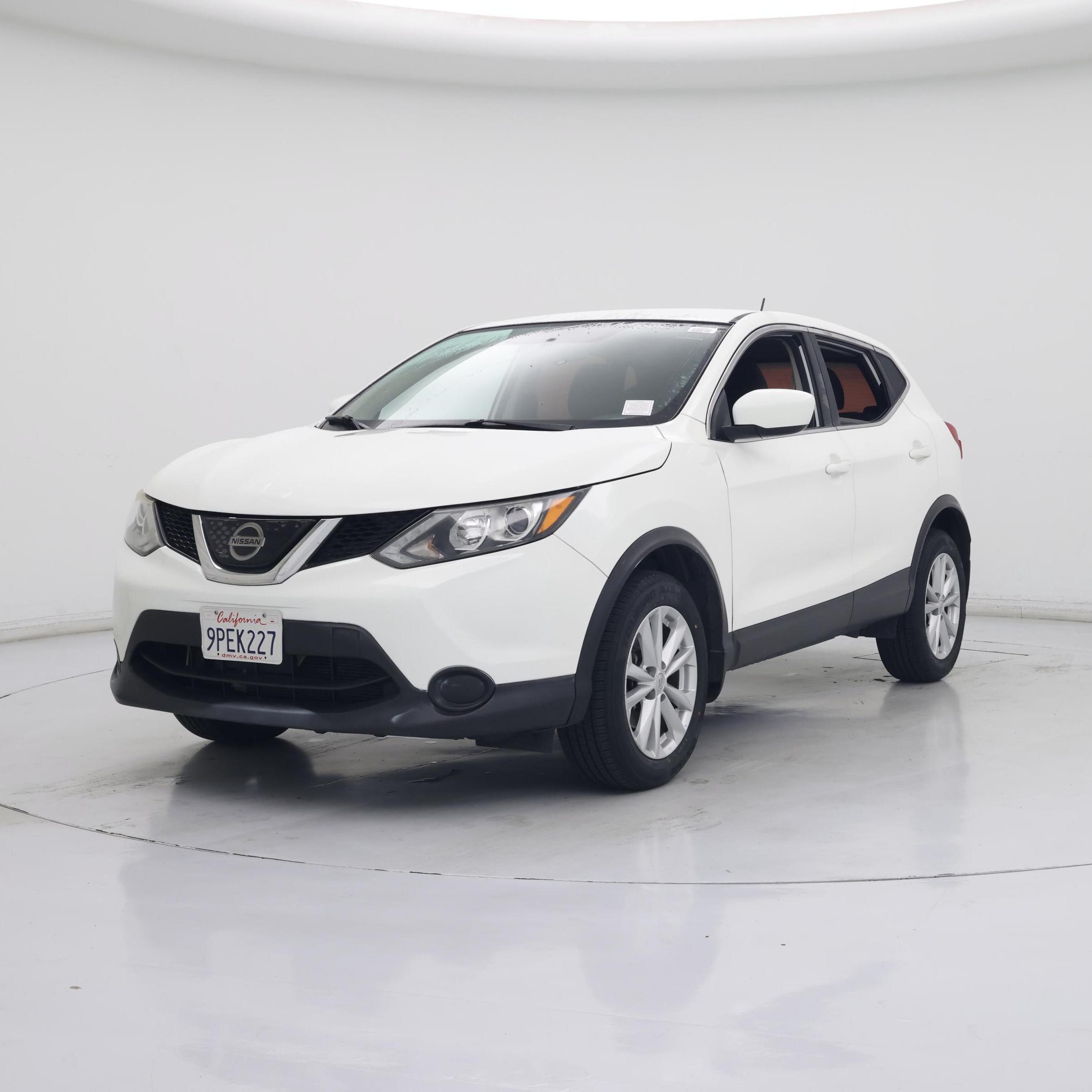 Thumbnail: 2018 Nissan Rogue Sport - 4