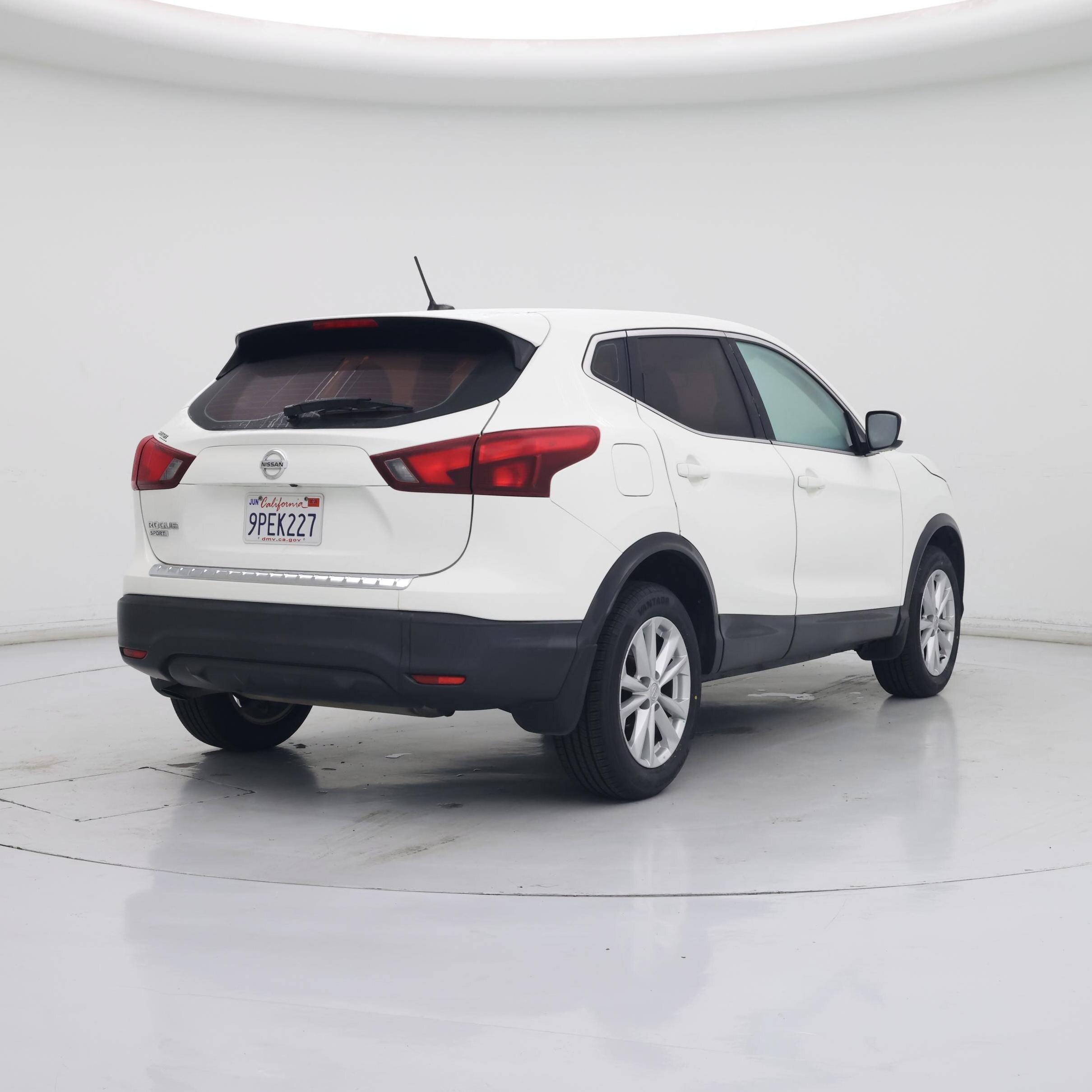 Thumbnail: 2018 Nissan Rogue Sport - 8