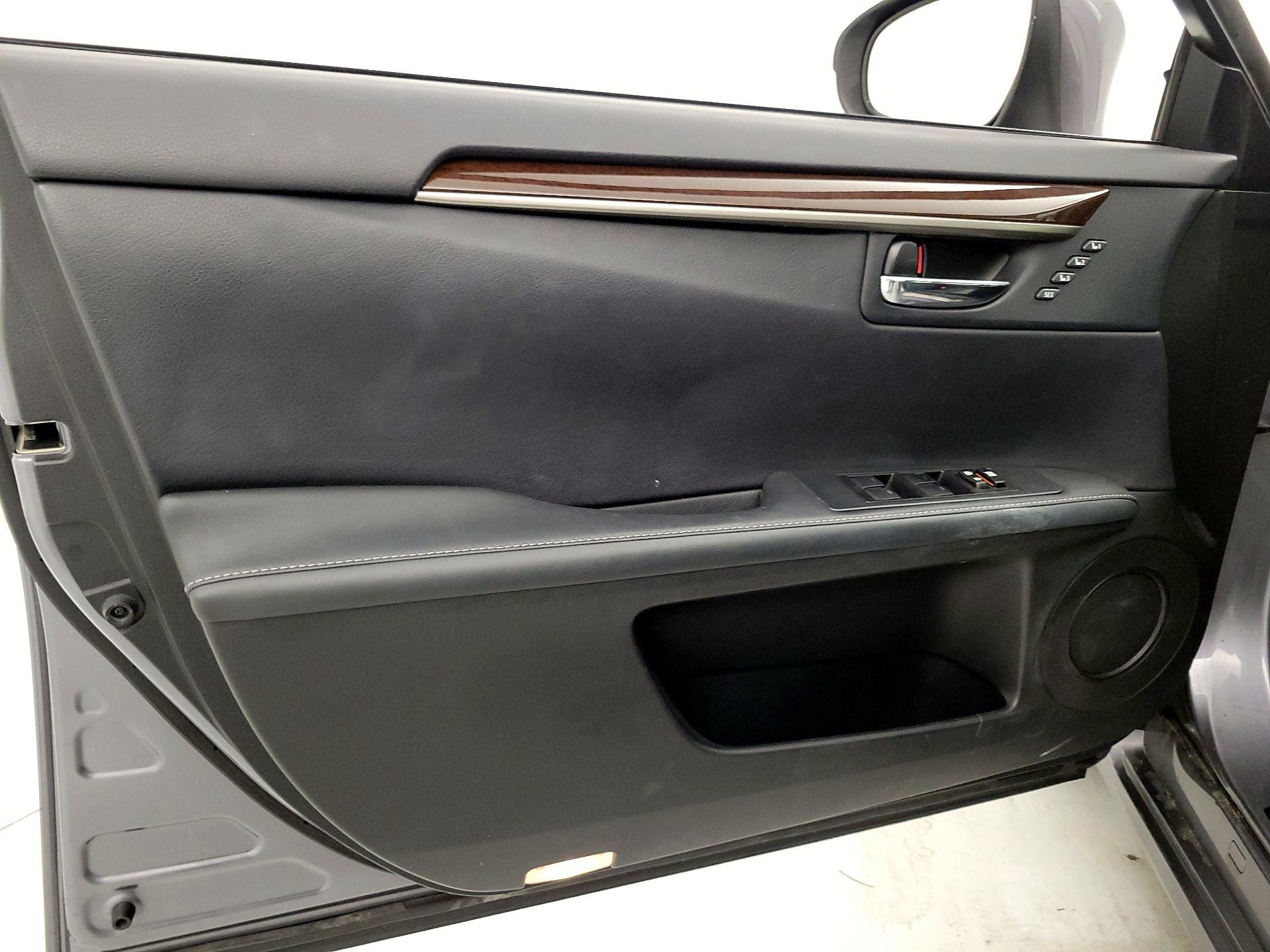 Thumbnail: 2014 Lexus ES - 12