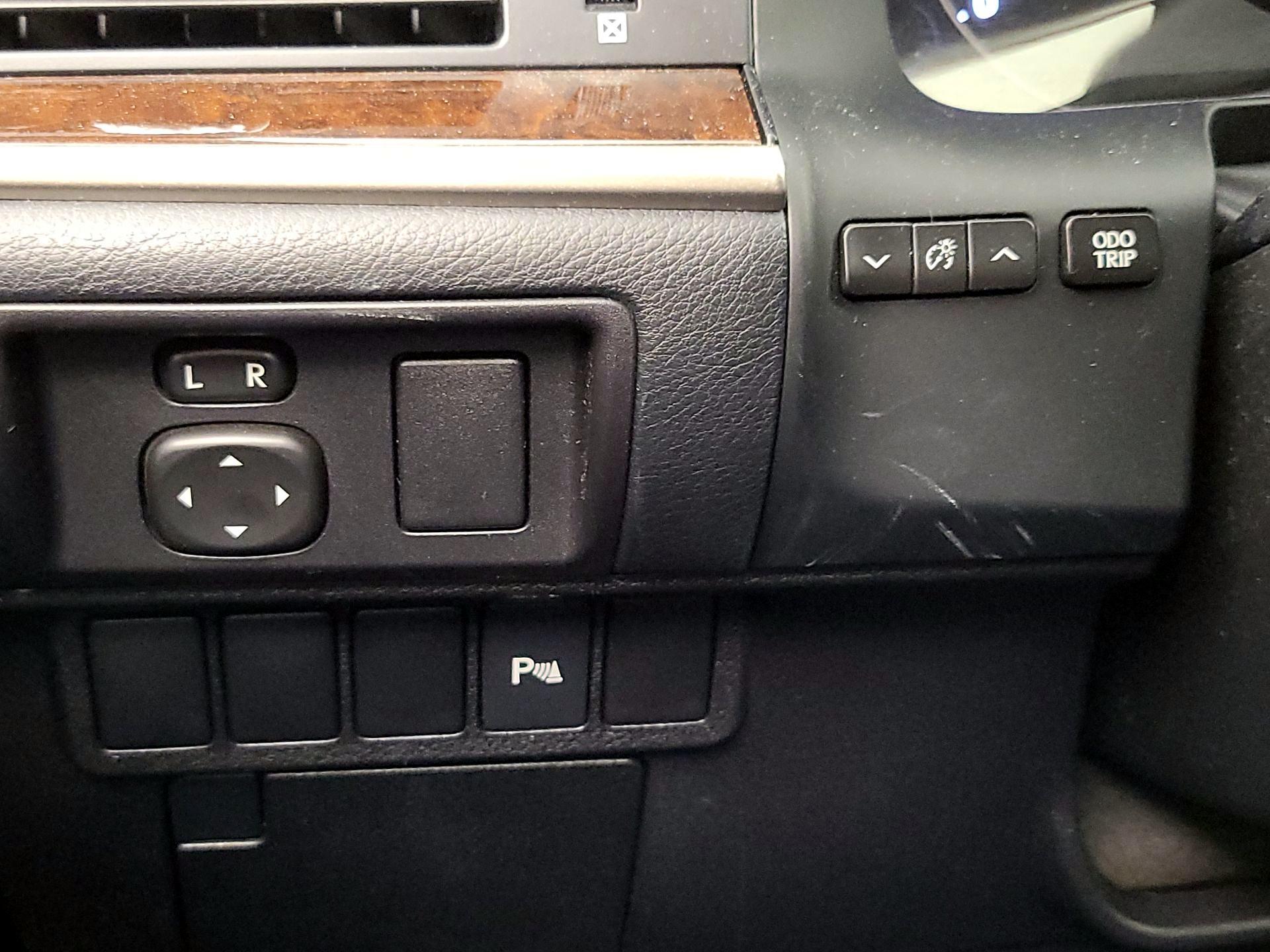 Thumbnail: 2014 Lexus ES - 13