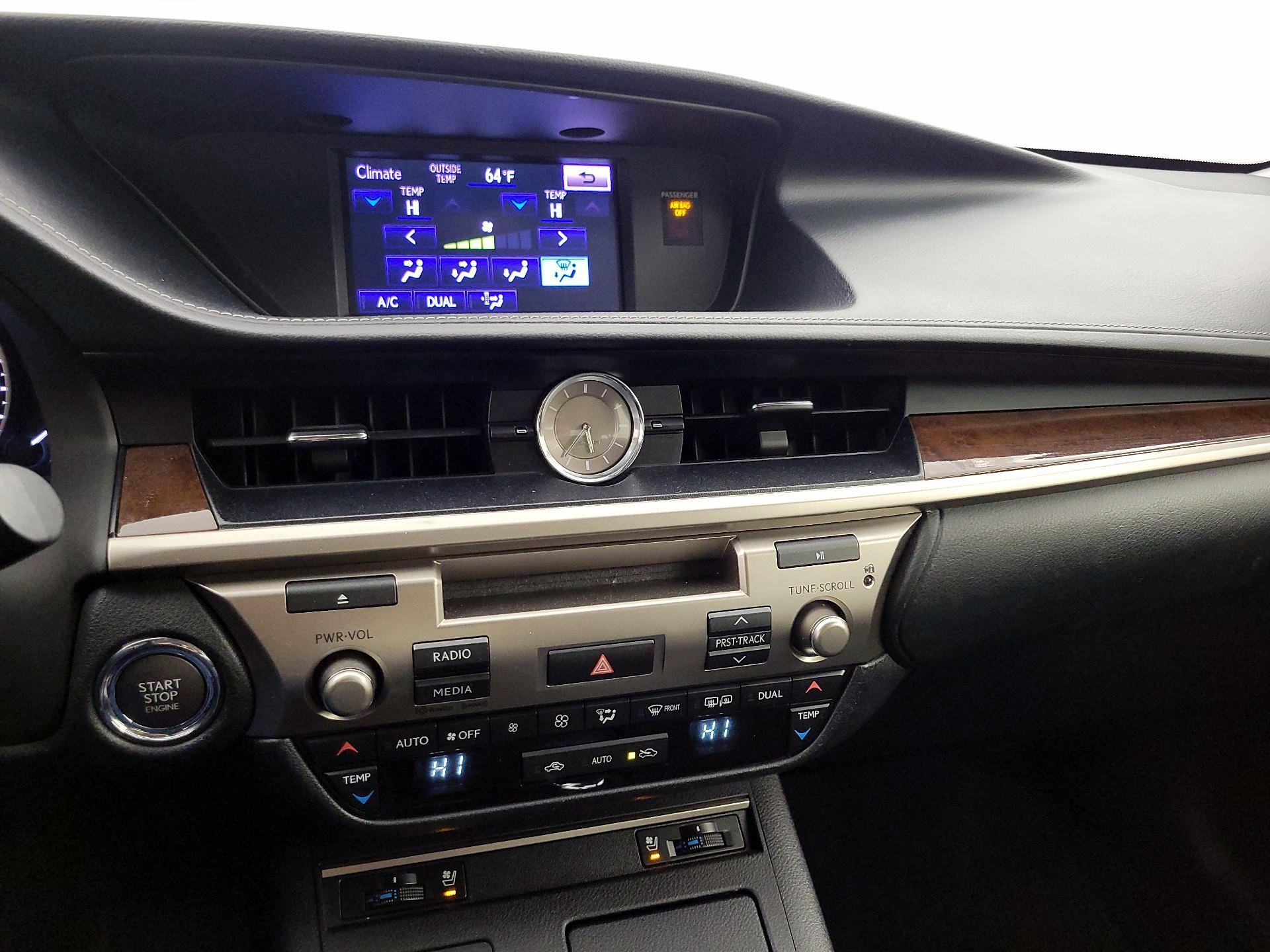 Thumbnail: 2014 Lexus ES - 16