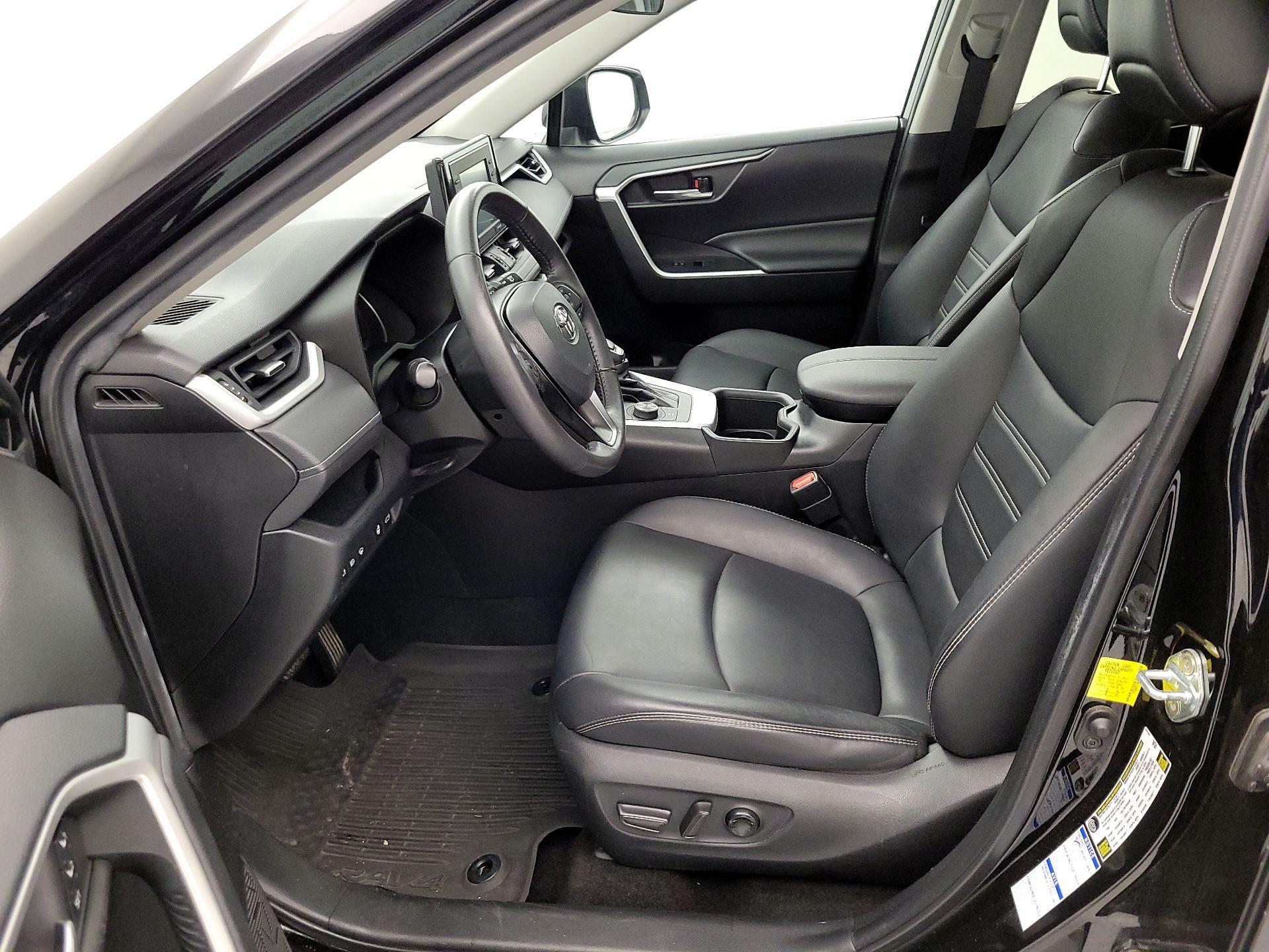 Thumbnail: 2022 Toyota RAV4 - 11