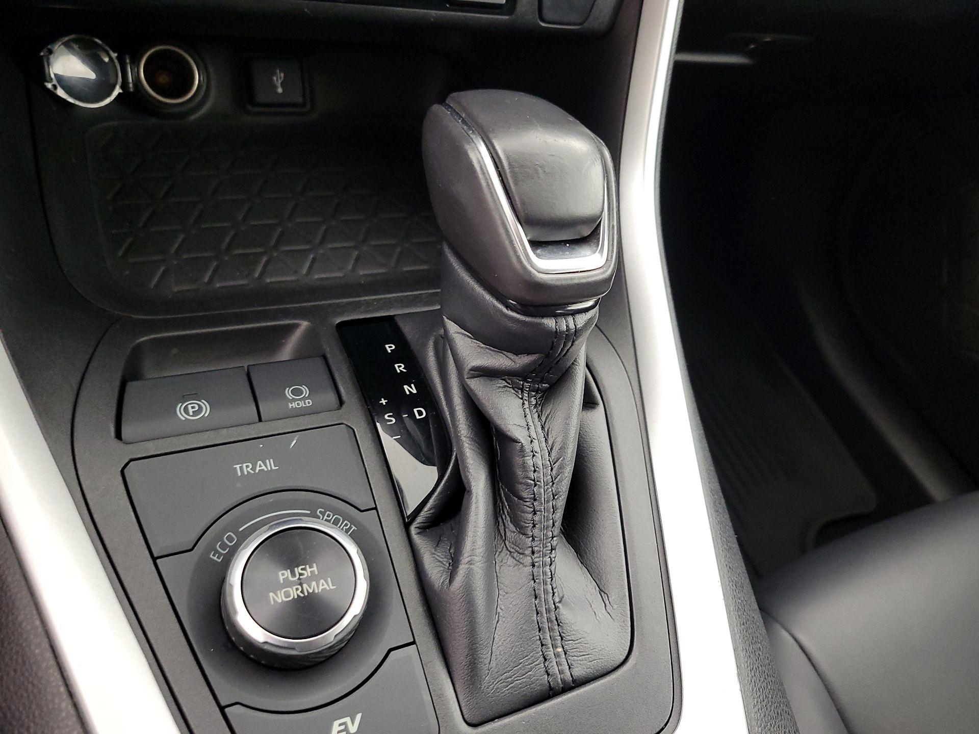 Thumbnail: 2022 Toyota RAV4 - 17