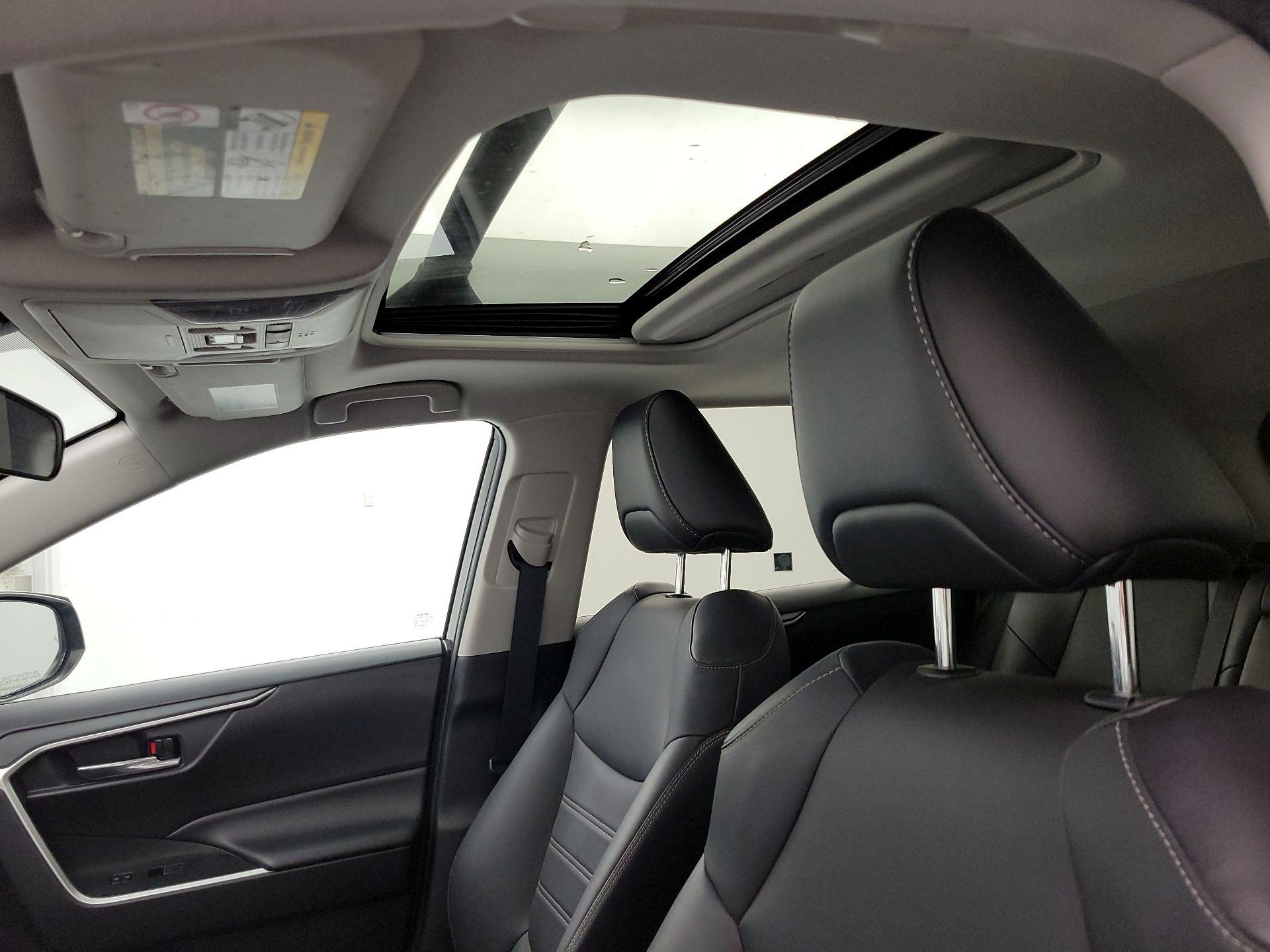 Thumbnail: 2022 Toyota RAV4 - 18