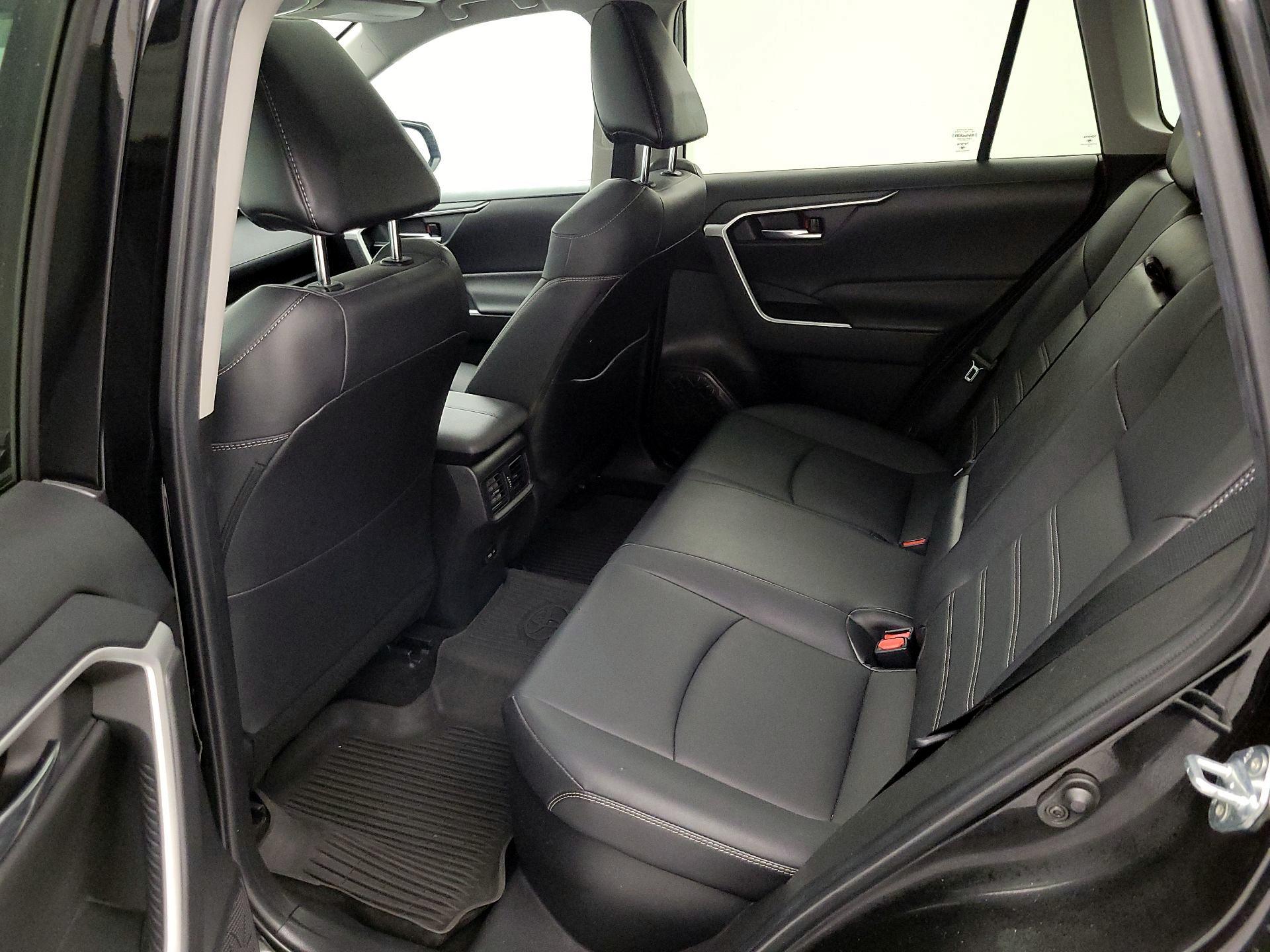 Thumbnail: 2022 Toyota RAV4 - 19